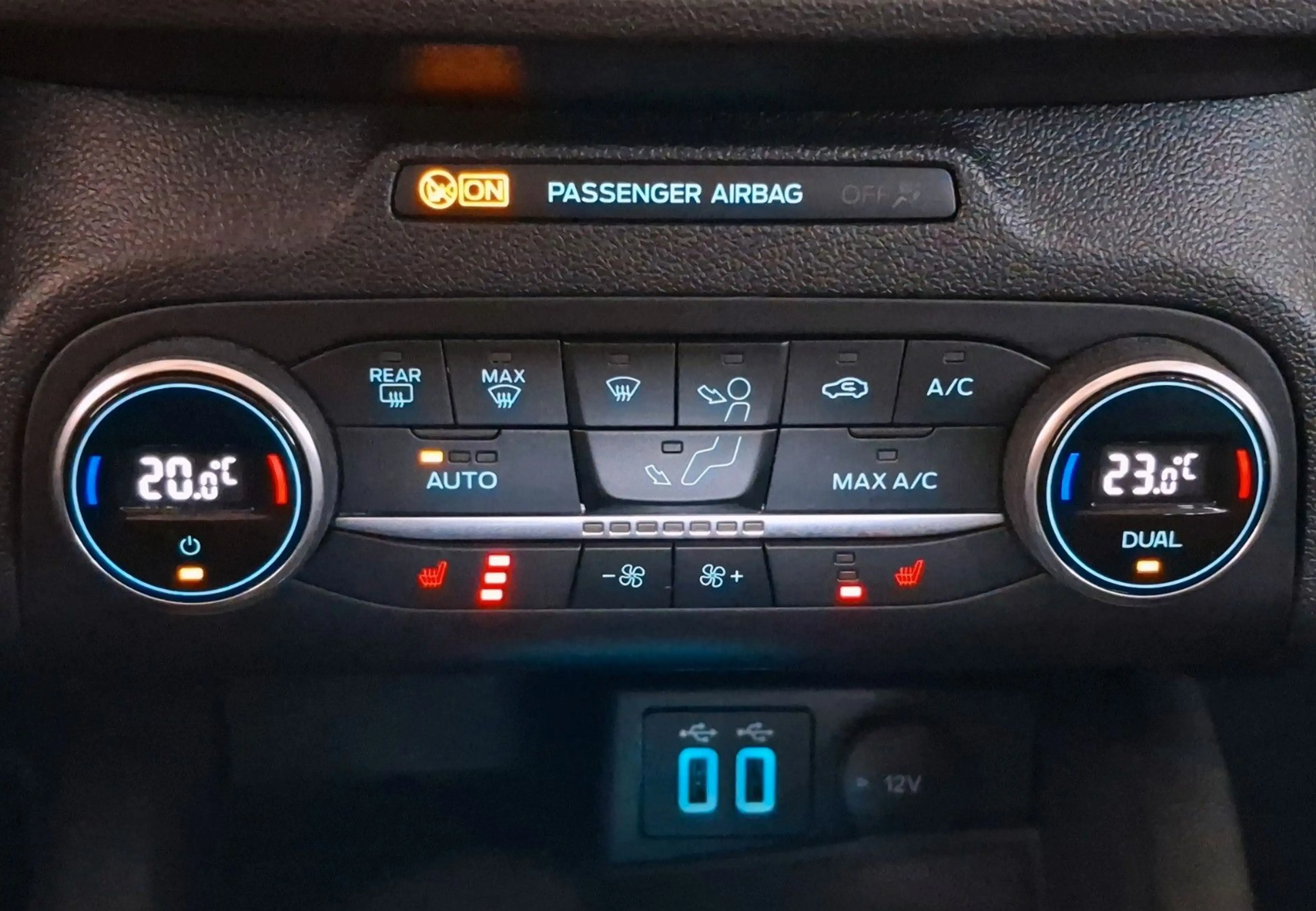 Ford Focus 2.0 Titanium,1.Hand,Navi,LED,ACC,Kamera — photo 22