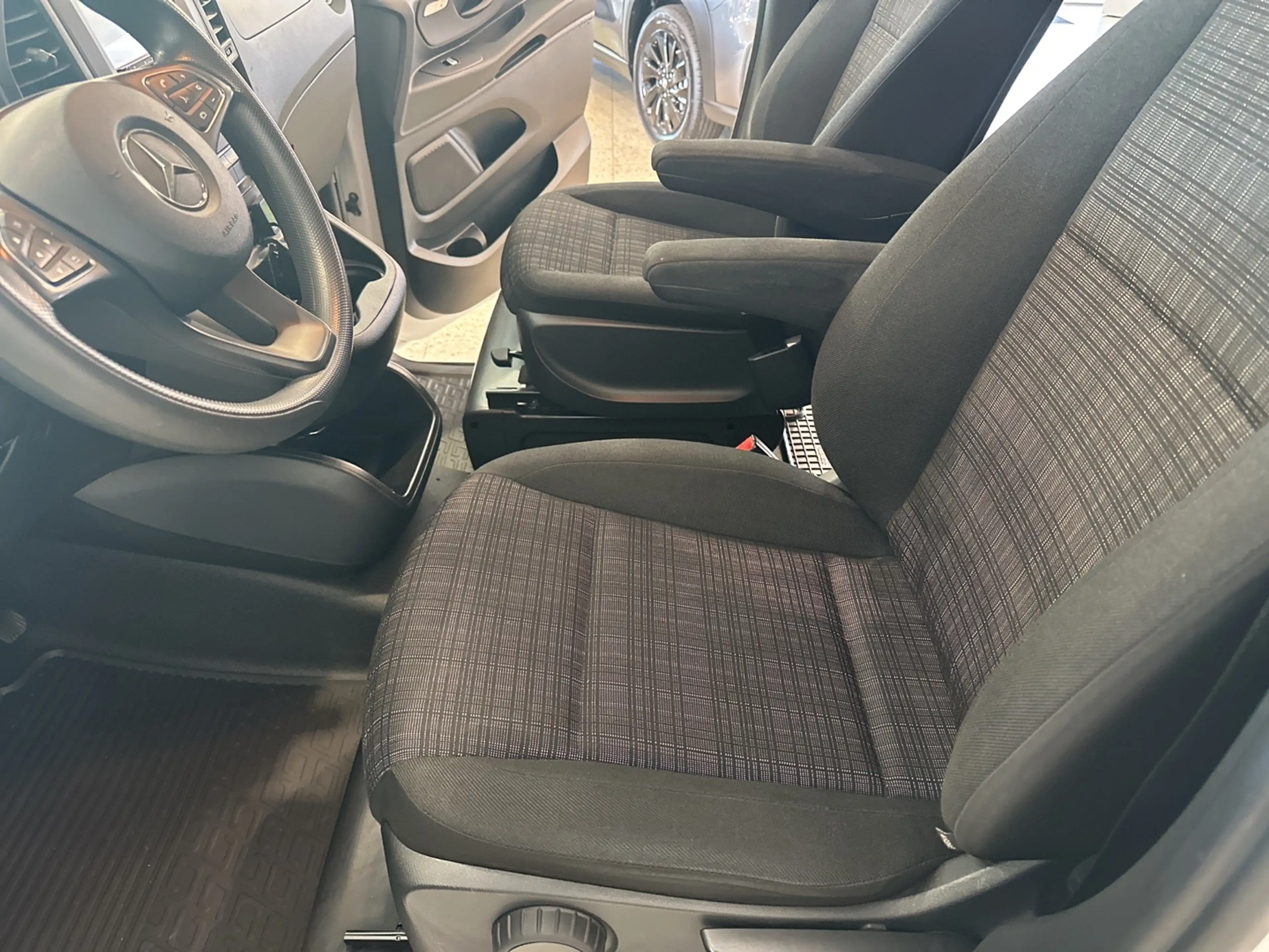 Mercedes-Benz Vito Tourer 116 CDI Edition Vito Tourer 116 CDI Edition — photo 15
