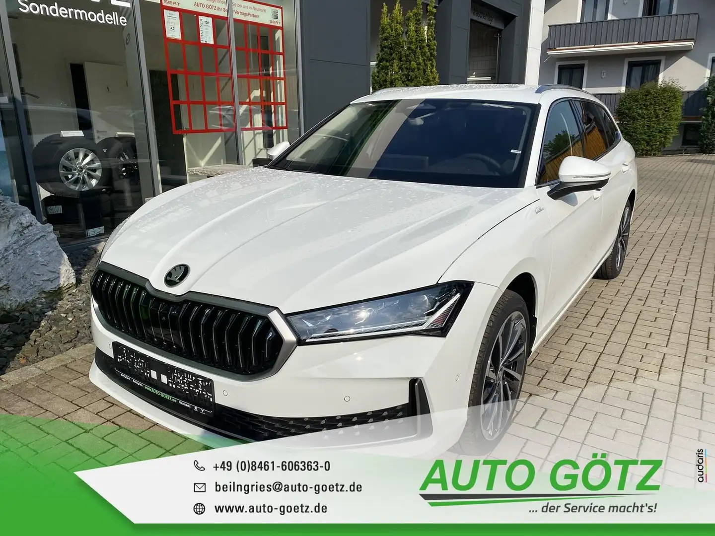 Skoda Superb Combi L&K DSG 4x4*AHK*Navi*Matrix*19"Alu*DCC*AreaV Белый - 1