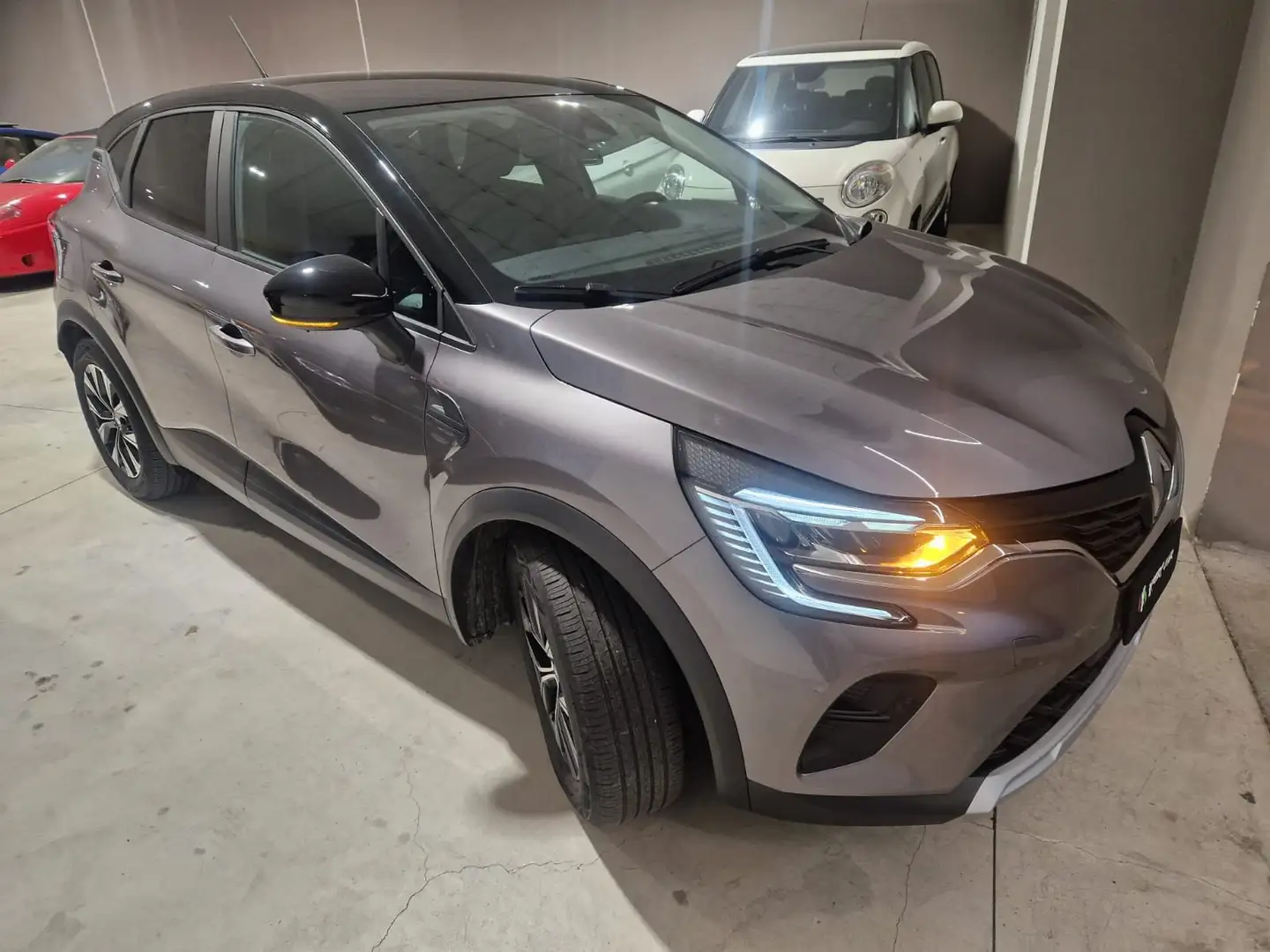 Renault Captur 1.6 E-Tech hybrid Zen 145cv auto Grijs - 2