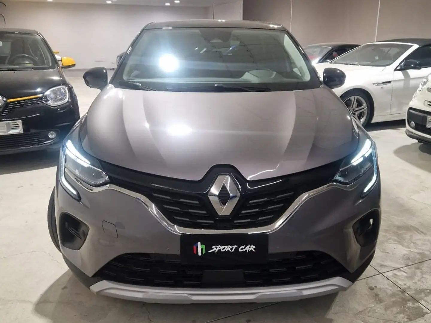Renault Captur 1.6 E-Tech hybrid Zen 145cv auto Grijs - 1