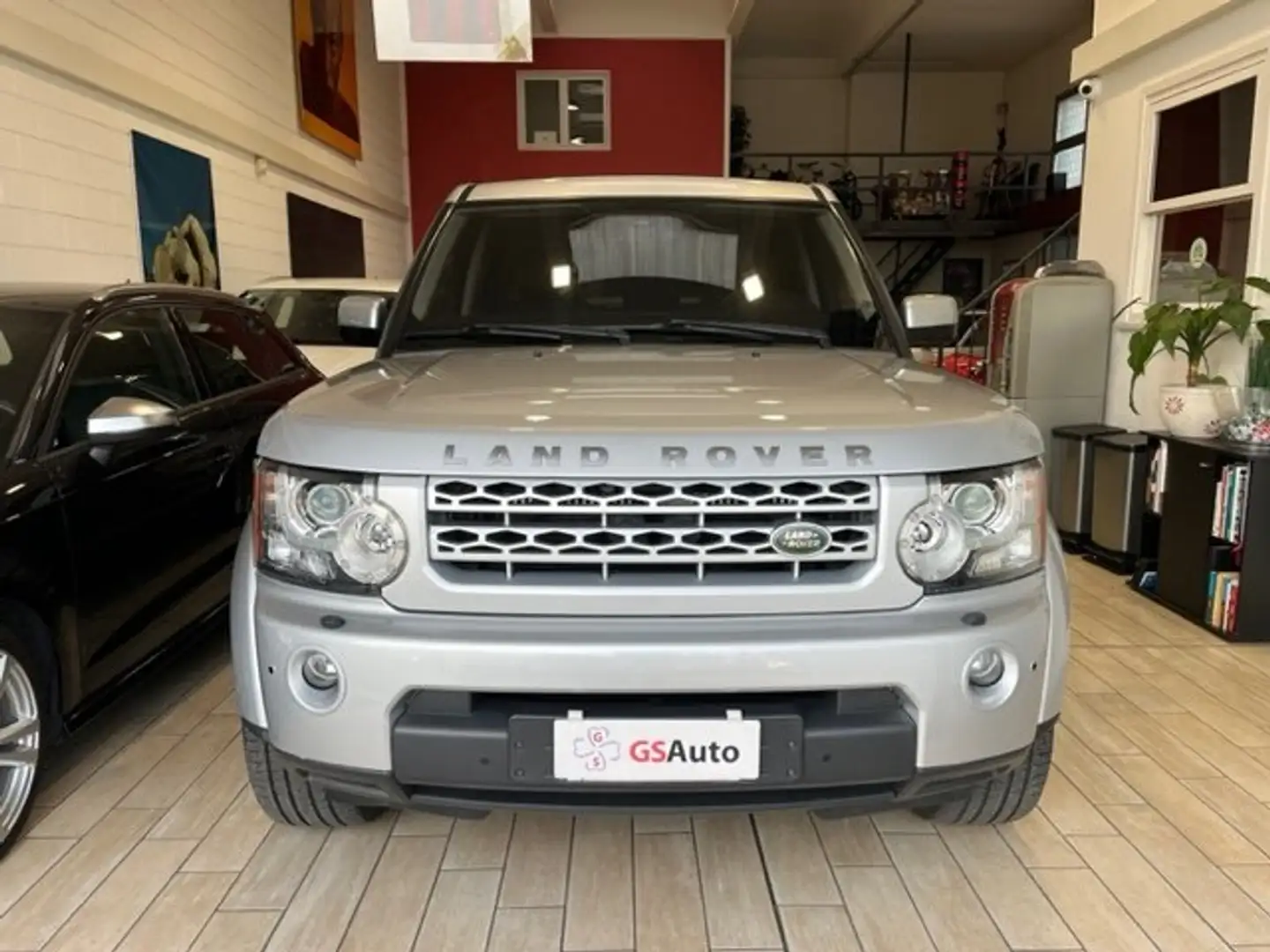 Land Rover Discovery Discovery 3.0 tdV6 SE 211cv auto Срібний - 2