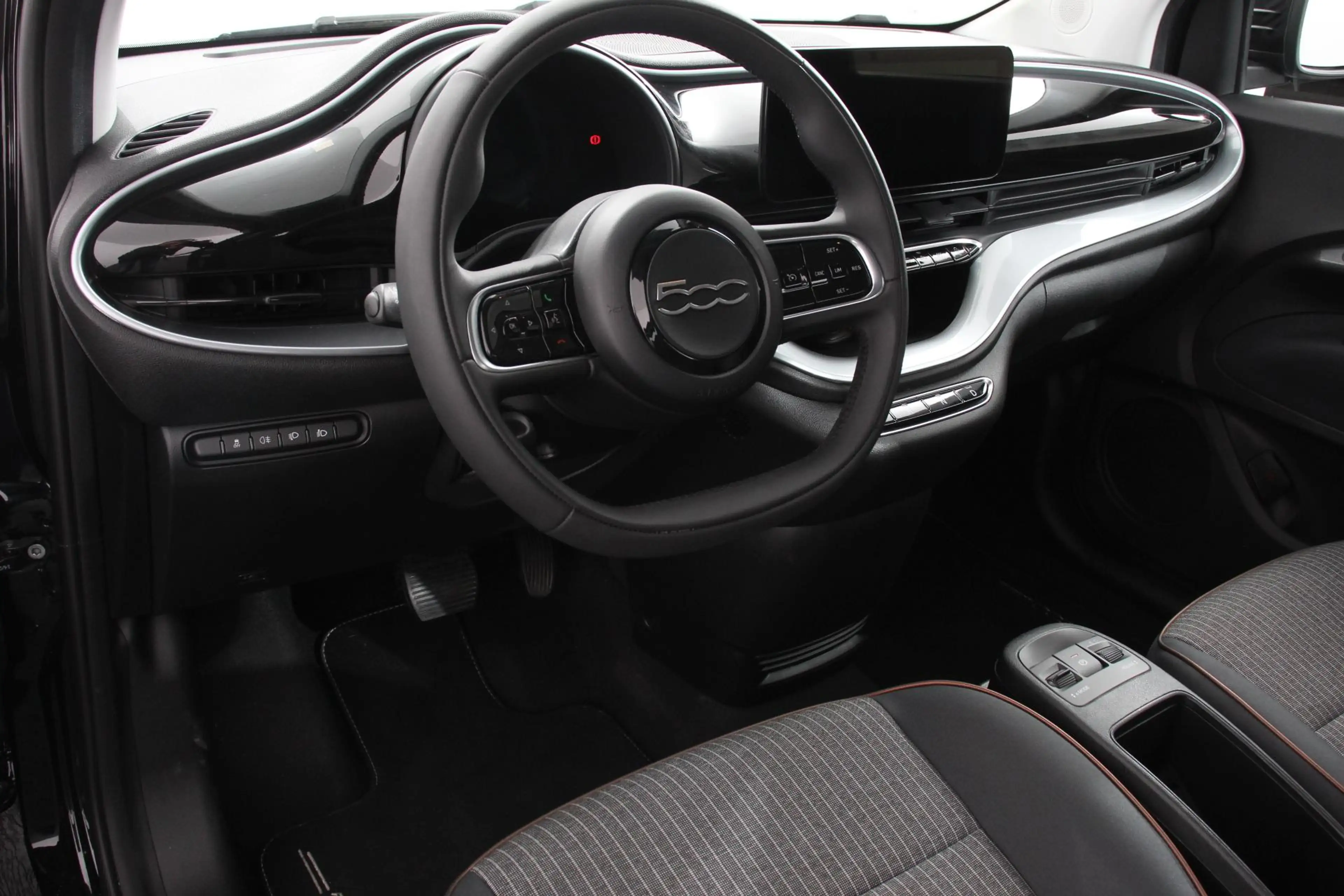 Fiat 500e 42 kWh 118pk Icon Actieradius WLTP 329km Navigatie — photo 7