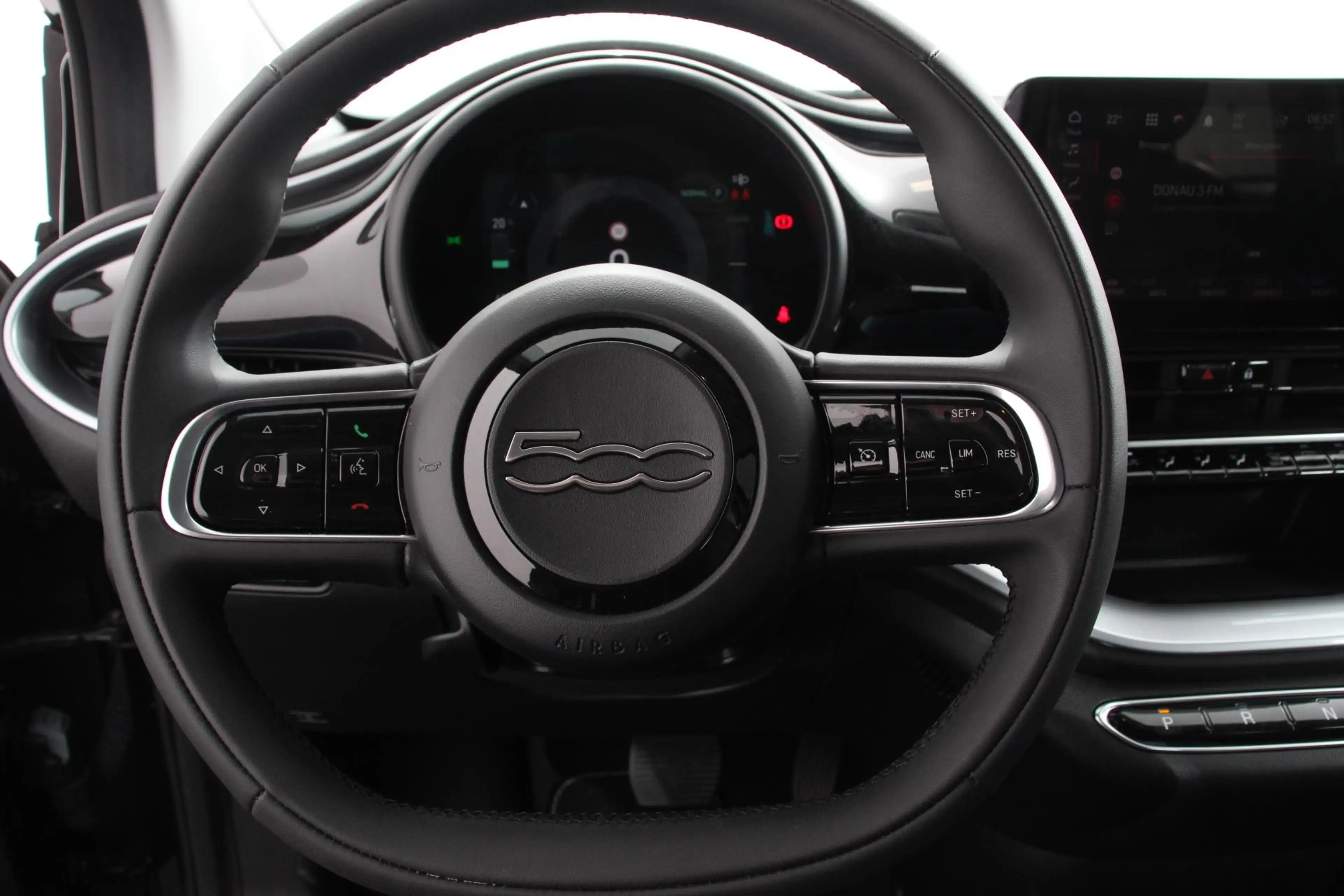 Fiat 500e 42 kWh 118pk Icon Actieradius WLTP 329km Navigatie — photo 14