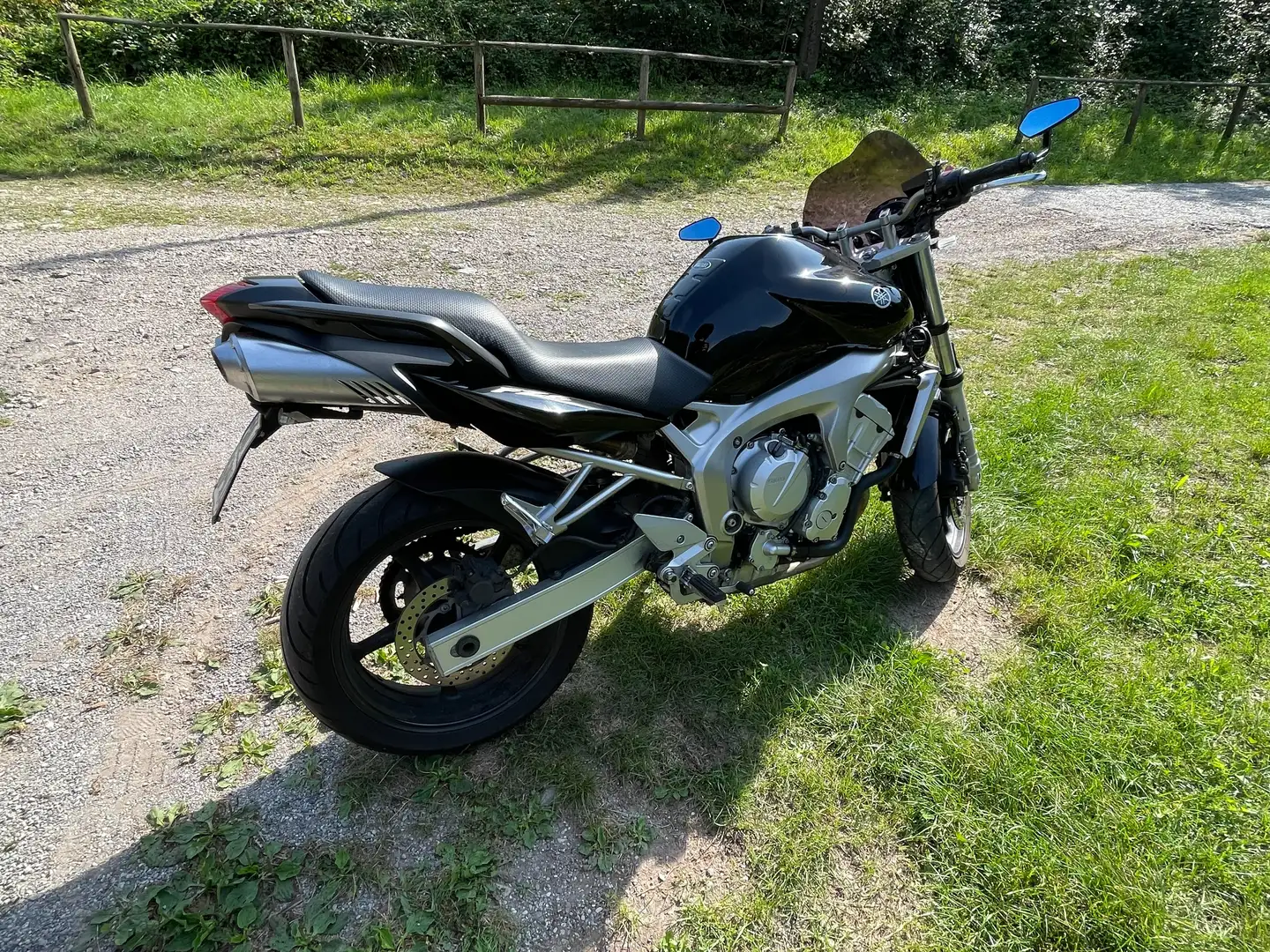 Yamaha FZ 6 Schwarz - 1
