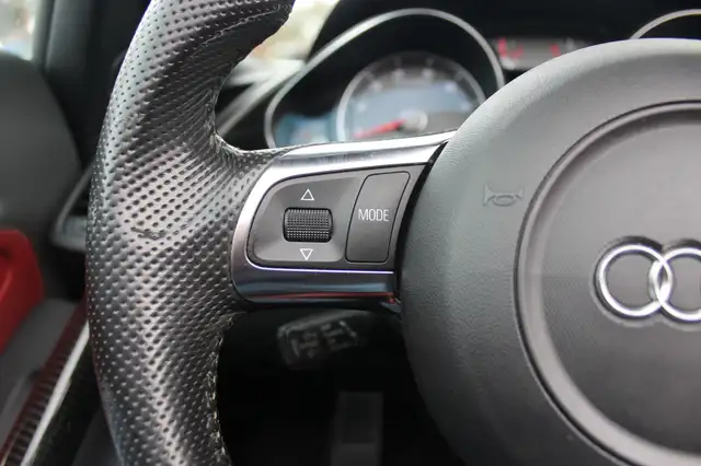 Audi R8 view 8