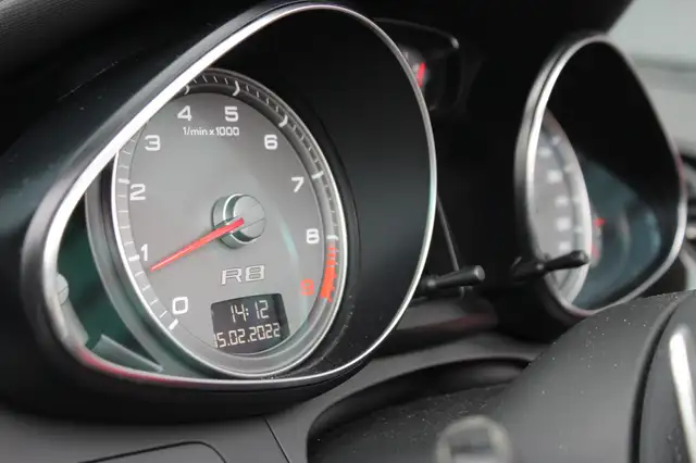 Audi R8 view 16