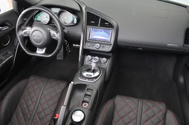 Audi R8 view 17