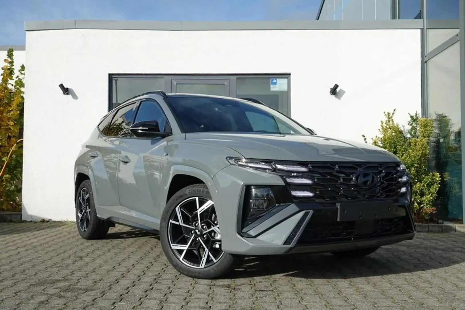 Hyundai TUCSON N-Line 150PS DCT PanoGlasSchiebedach +AHK Grau - 1