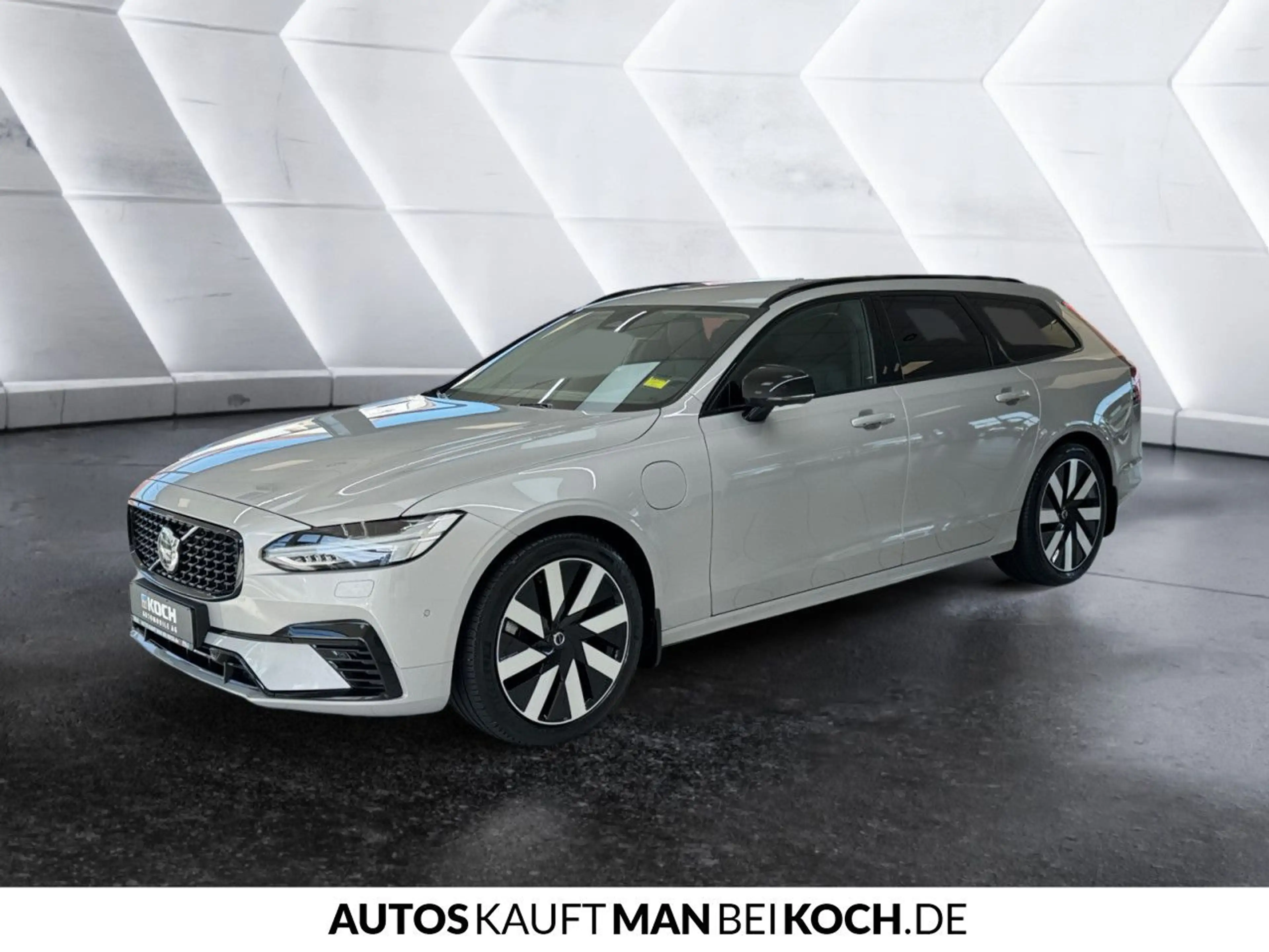 Volvo V90 T6 Plug-In AWD Plus Dark BLIS H/K 360° AHK LED — photo 2