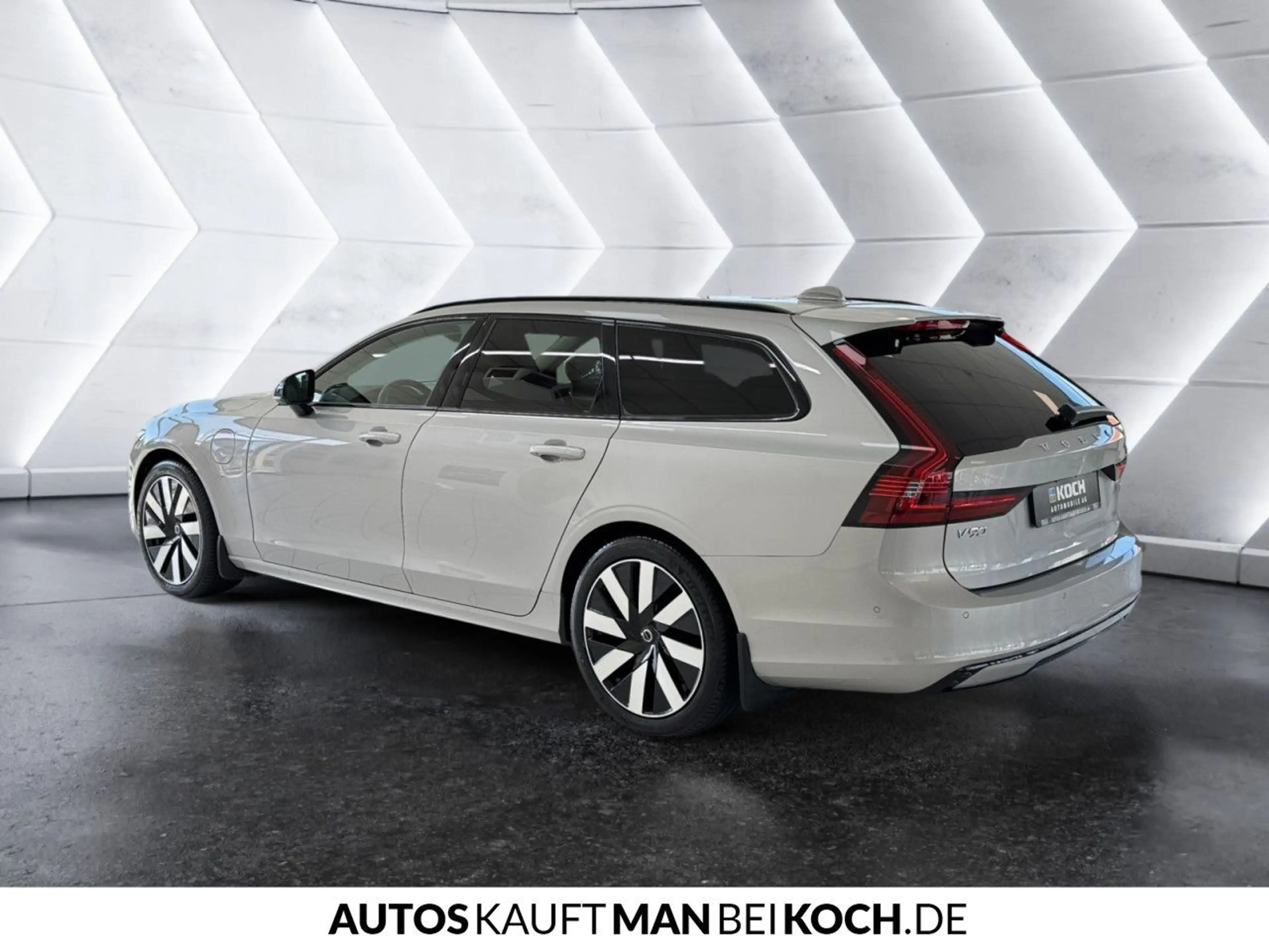 Volvo V90 T6 Plug-In AWD Plus Dark BLIS H/K 360° AHK LED — photo 3