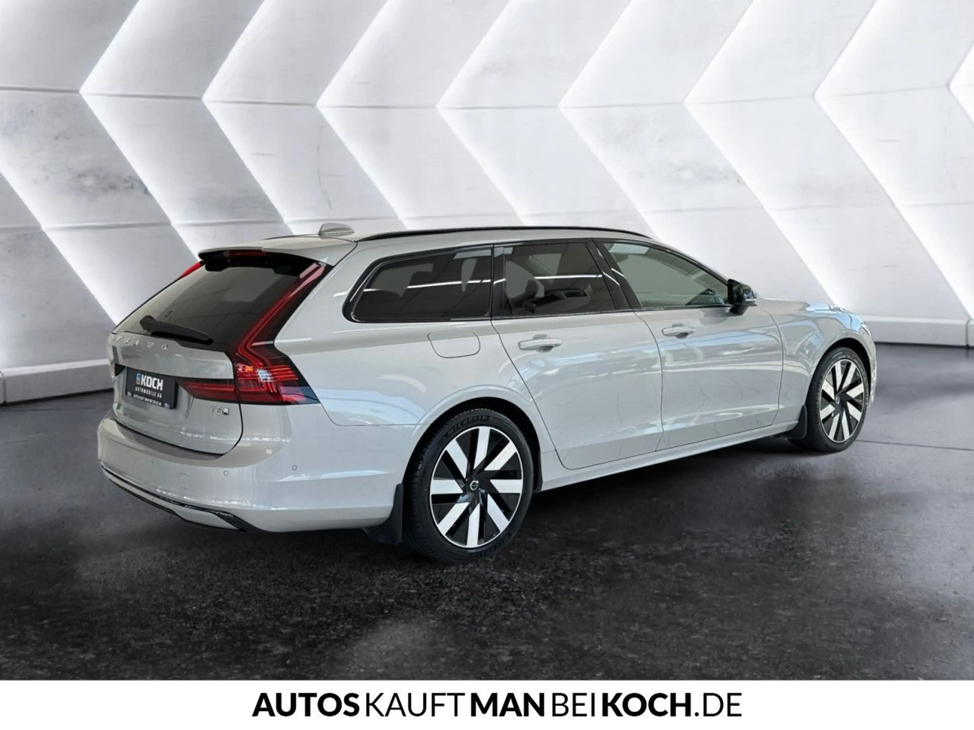 Volvo V90 T6 Plug-In AWD Plus Dark BLIS H/K 360° AHK LED — photo 4