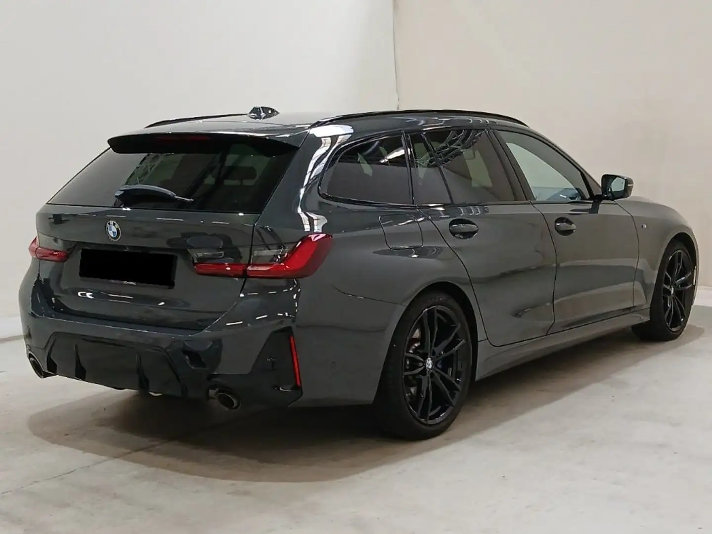 BMW 320 d xDrive Touring M Sport | AHK | M Sportsitze Grau - 2