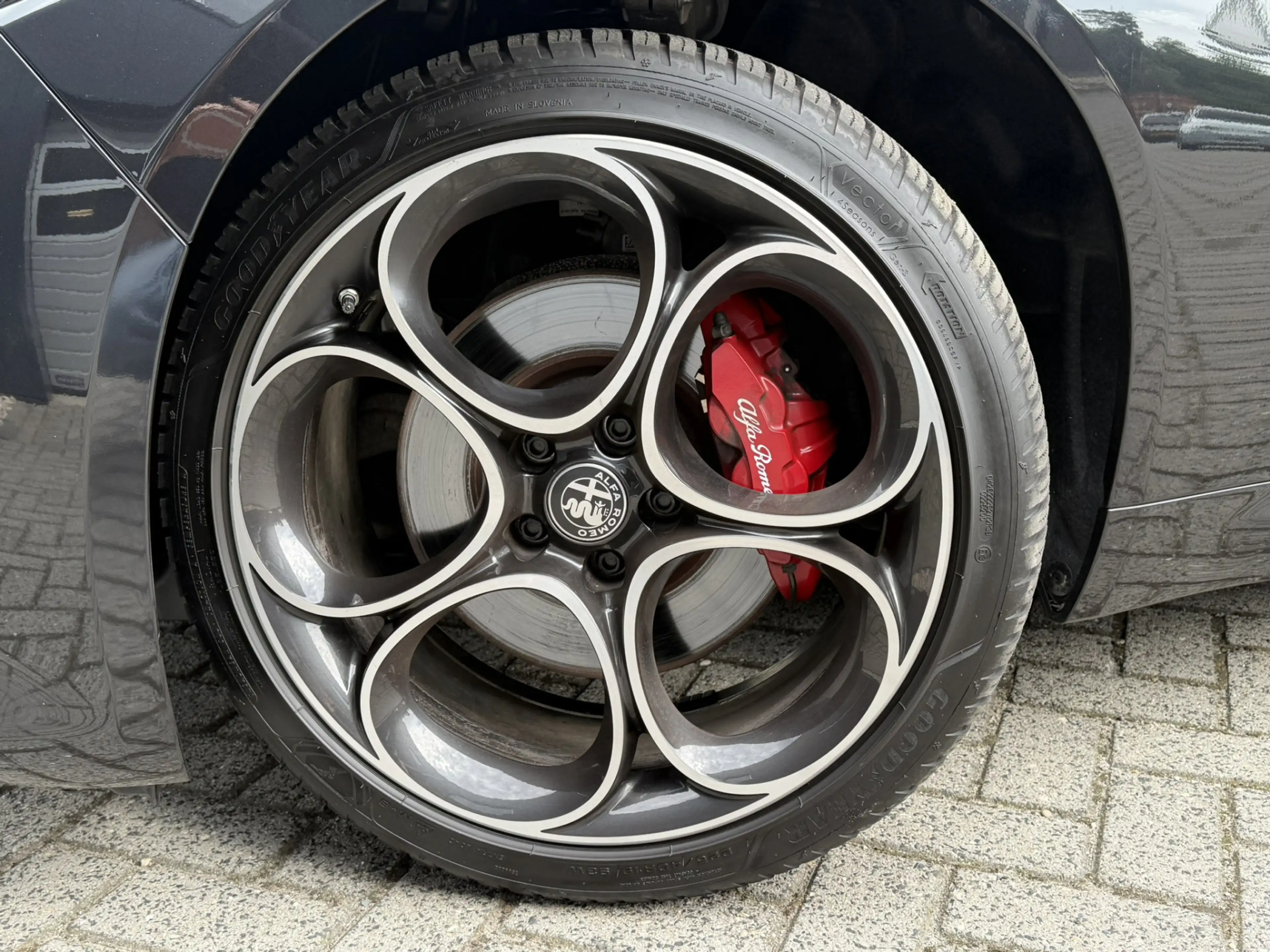 Alfa Romeo Giulia 2.0 T GME AWD Veloce | 19" Velgen | Camera | Navig — photo 2