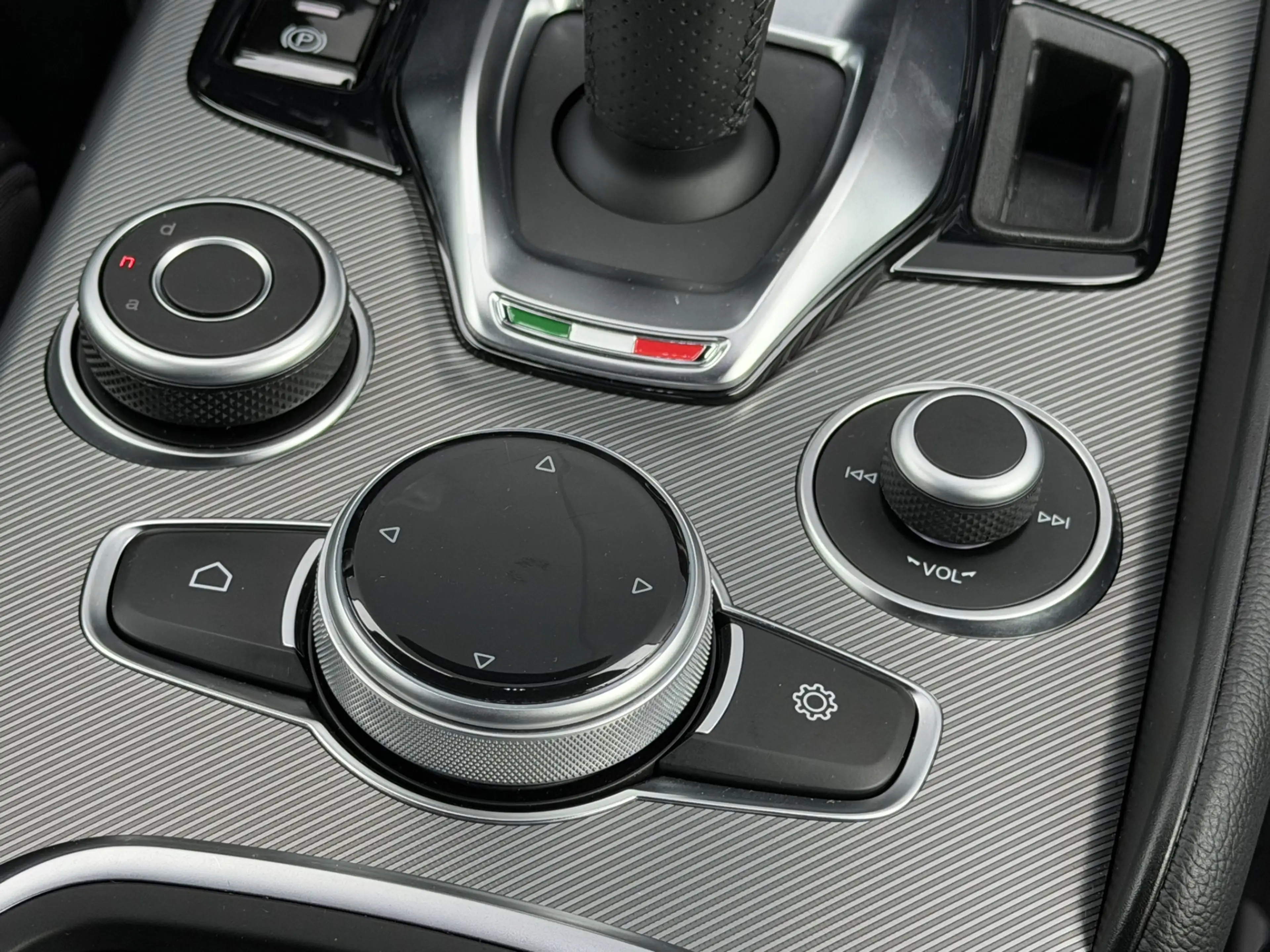 Alfa Romeo Giulia 2.0 T GME AWD Veloce | 19" Velgen | Camera | Navig — photo 24