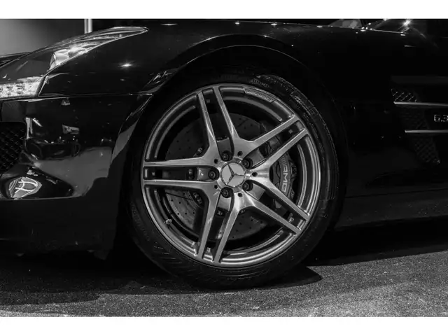Mercedes-Benz SLS view 11