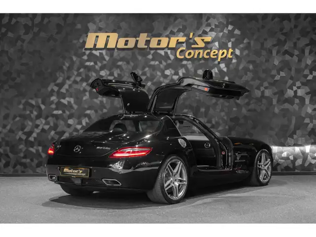 Mercedes-Benz SLS view 3
