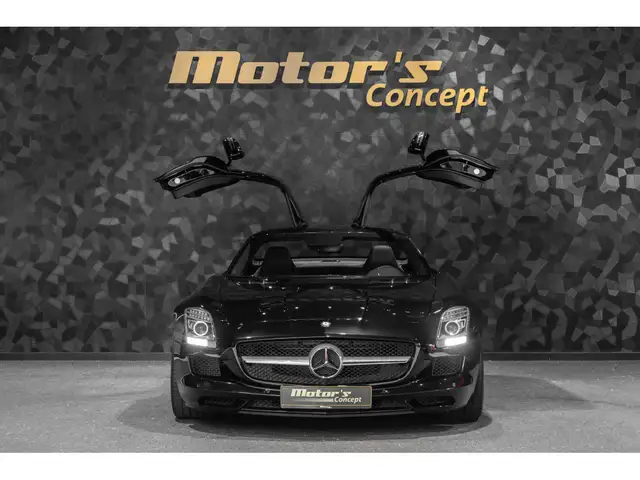 Mercedes-Benz SLS view 4