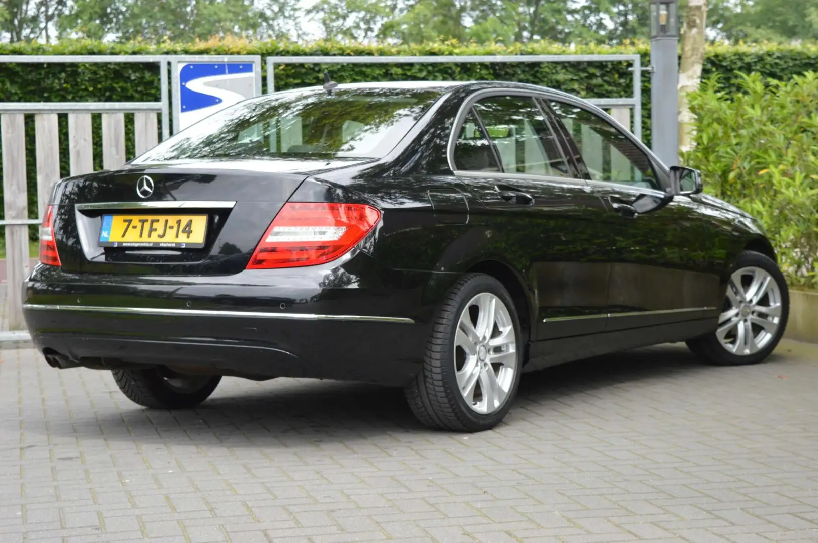 Mercedes-Benz C 180 Ambition Avantgarde Edition Zwart - 2