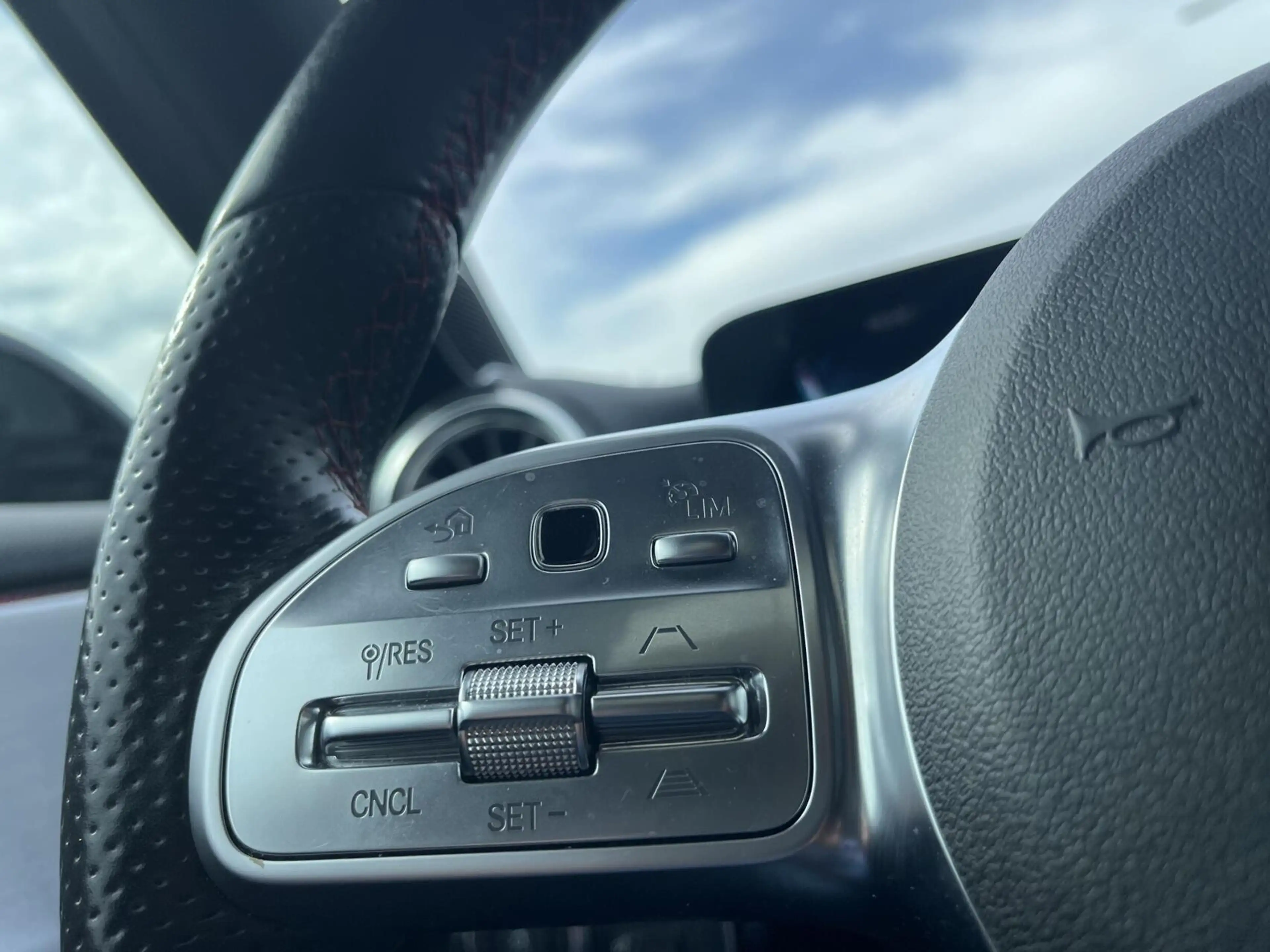 Mercedes-Benz A 35 AMG 4MATIC 306PK BURMESTER+PANO+ACC — photo 14