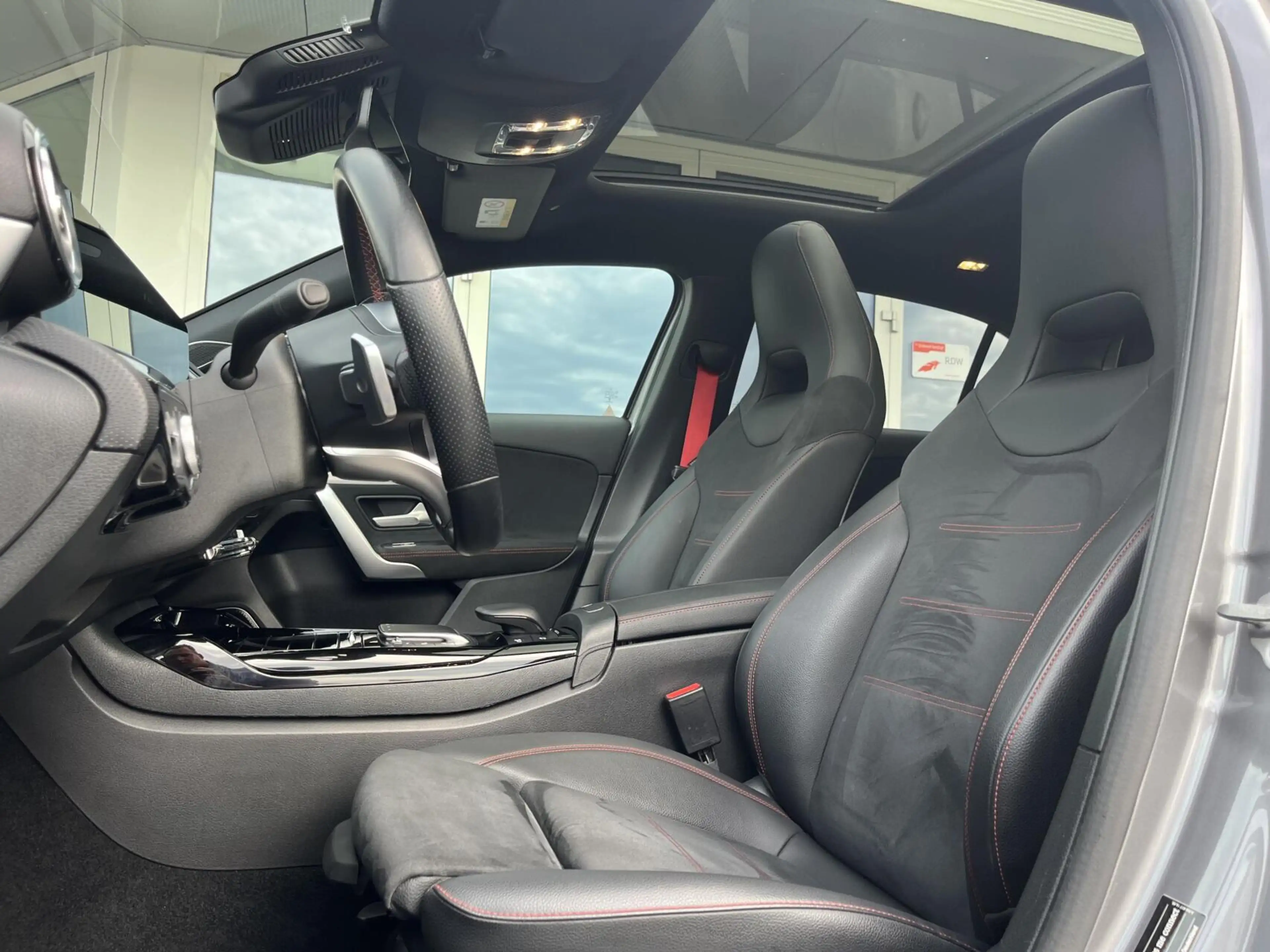 Mercedes-Benz A 35 AMG 4MATIC 306PK BURMESTER+PANO+ACC — photo 7