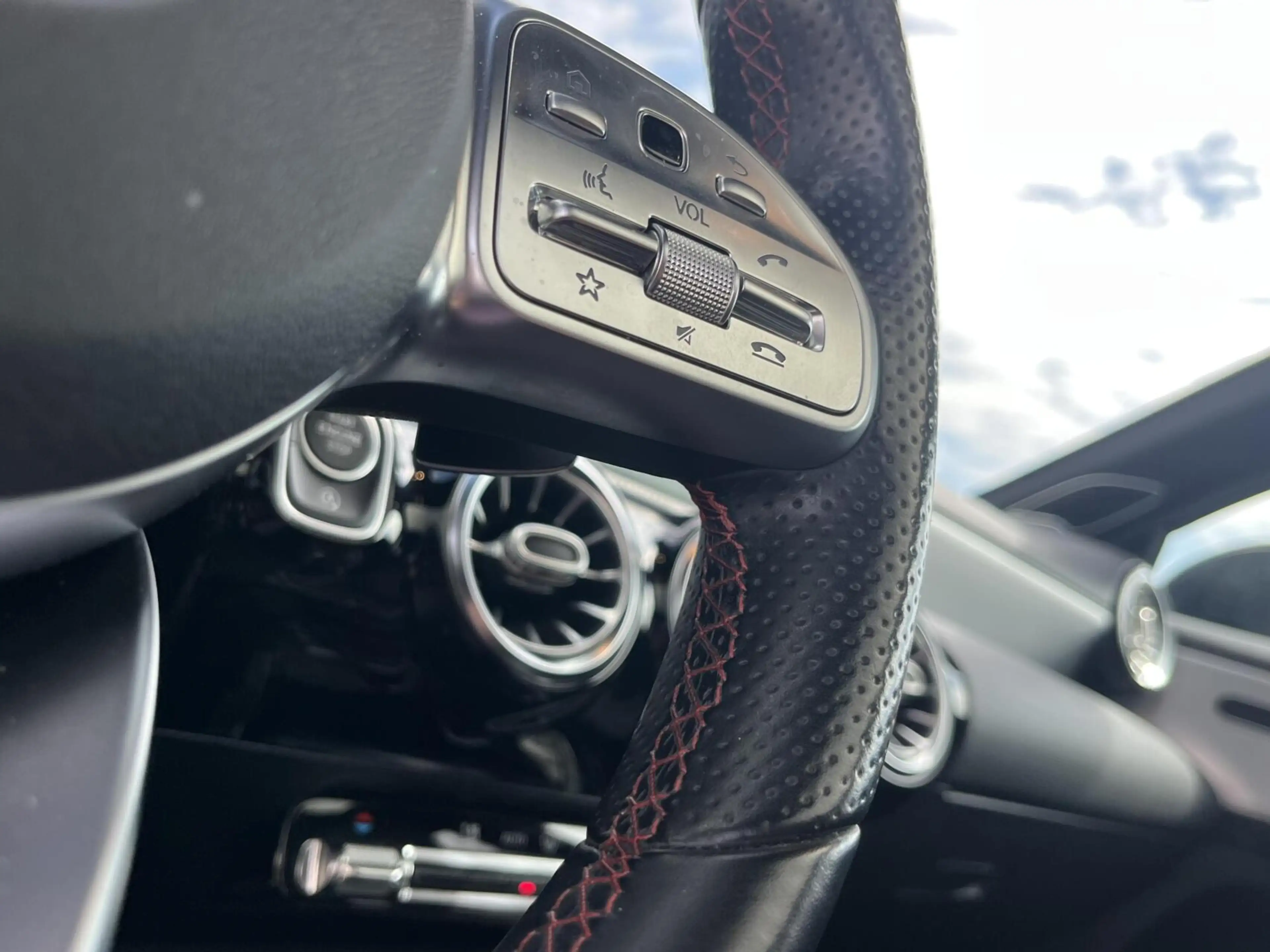 Mercedes-Benz A 35 AMG 4MATIC 306PK BURMESTER+PANO+ACC — photo 9