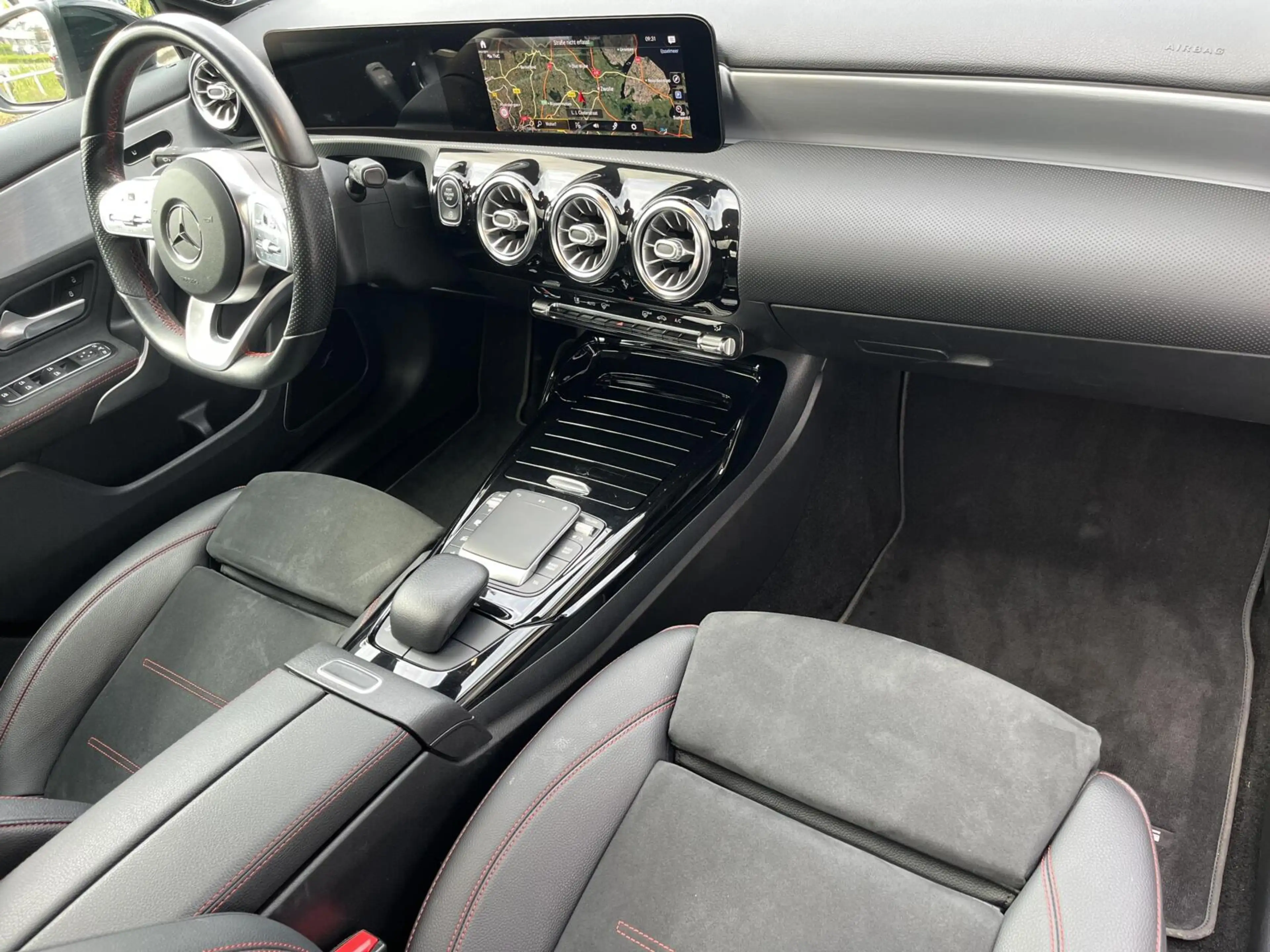 Mercedes-Benz A 35 AMG 4MATIC 306PK BURMESTER+PANO+ACC — photo 2