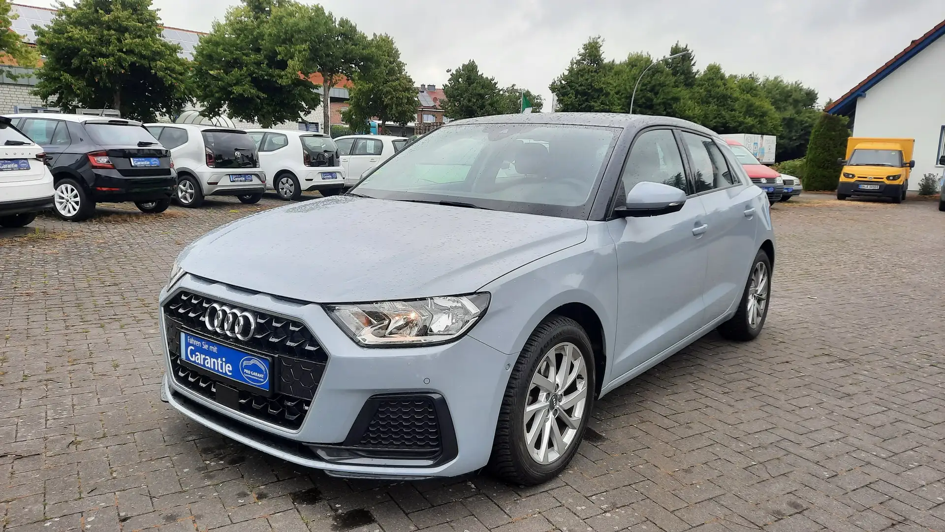 Audi A1 30 TFSI advanced   *AUTOMATIK/PDC/SHZ* Grau - 1