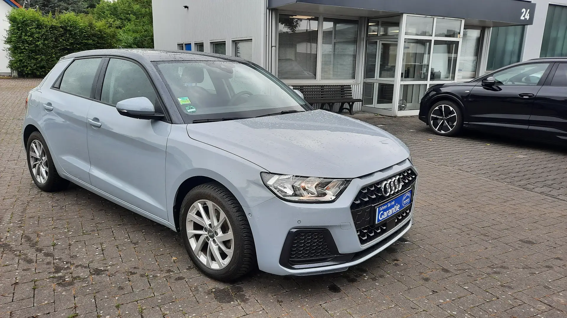 Audi A1 30 TFSI advanced   *AUTOMATIK/PDC/SHZ* Grau - 2