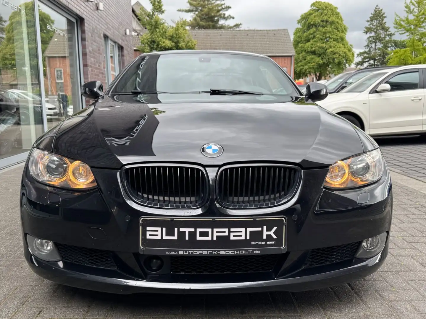 BMW 330 d Coupe 1.Hand Schalter NaviPr HiFi DAB Xenon Černá - 2
