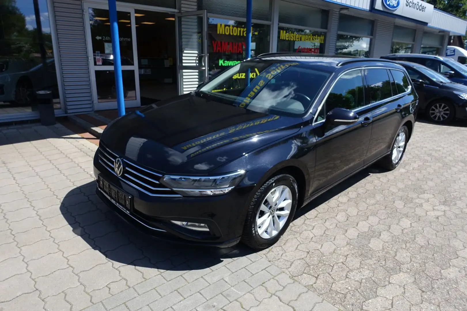 Volkswagen Passat Variant Business / Automatik / AHK abn. Negro - 2