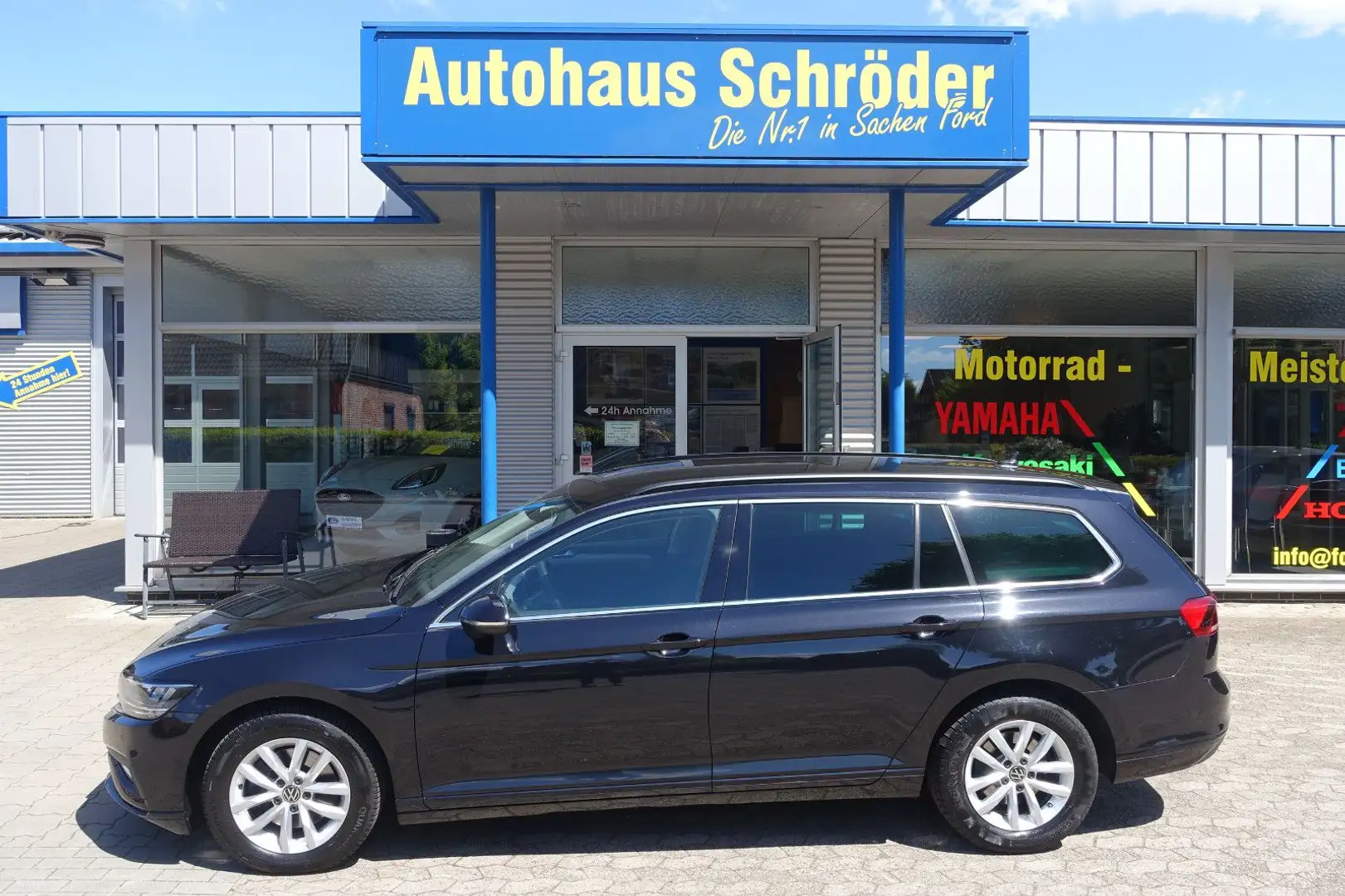 Volkswagen Passat Variant Business / Automatik / AHK abn. Negro - 1