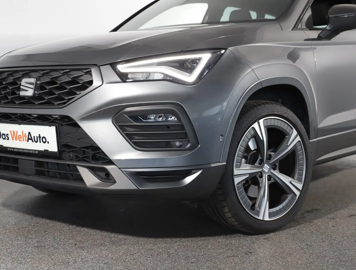 SEAT Ateca FR 1.5 TSI ACT DSG Grijs - 2
