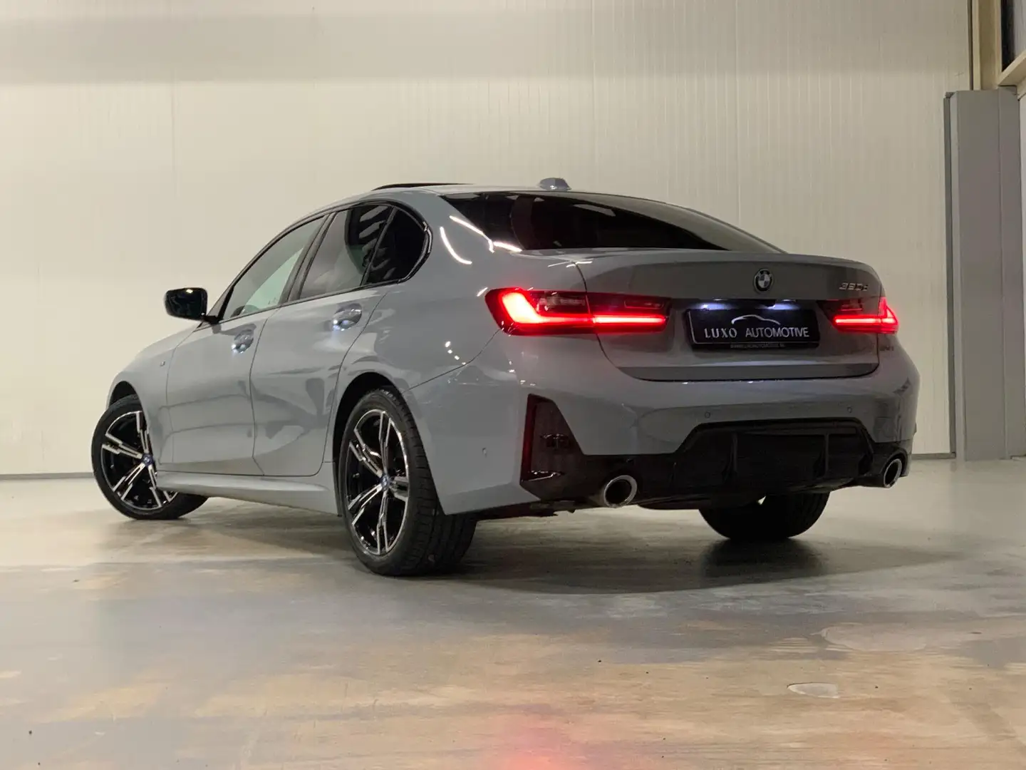 BMW 320 3-serie 320d | M-SPORT | SCHUIF/KANTEL | HUD | VOE Grijs - 2