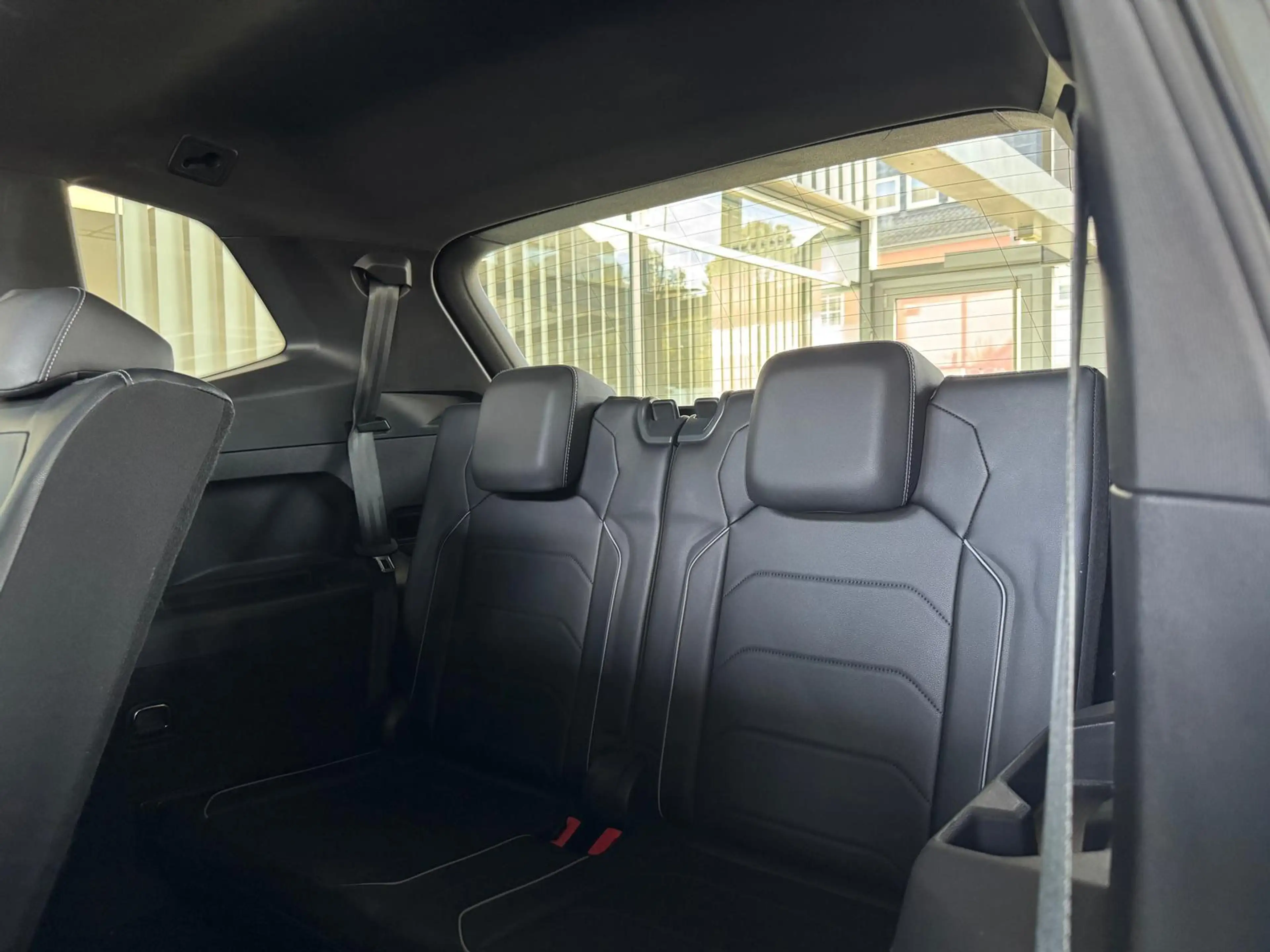 Volkswagen Tiguan Allspace 4Motion 3xR-Line 2.0TDI 7SITZER — photo 29