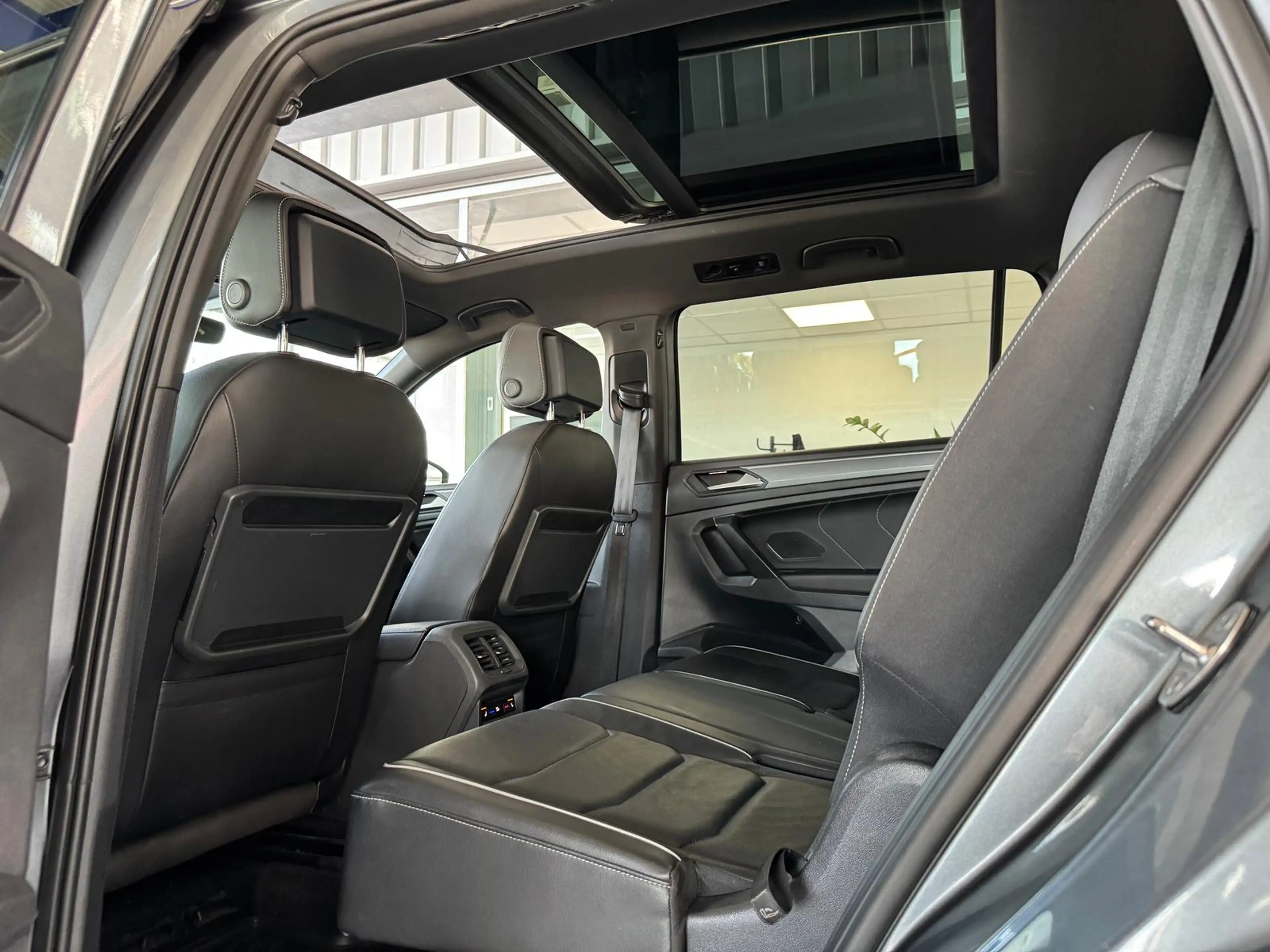 Volkswagen Tiguan Allspace 4Motion 3xR-Line 2.0TDI 7SITZER — photo 27