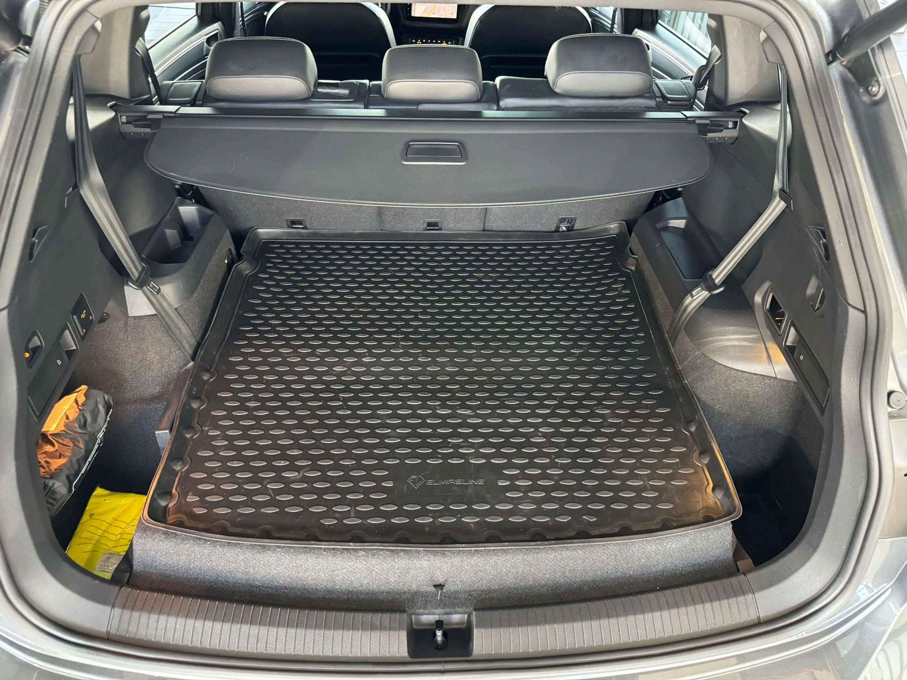 Volkswagen Tiguan Allspace 4Motion 3xR-Line 2.0TDI 7SITZER — photo 30