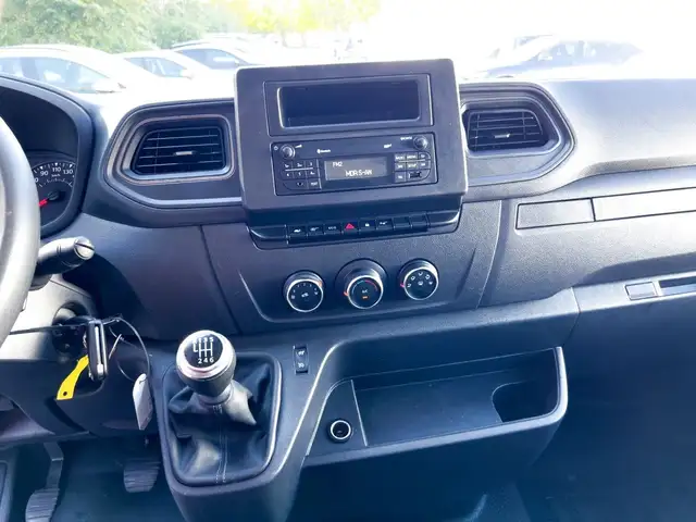 Renault Master view 13