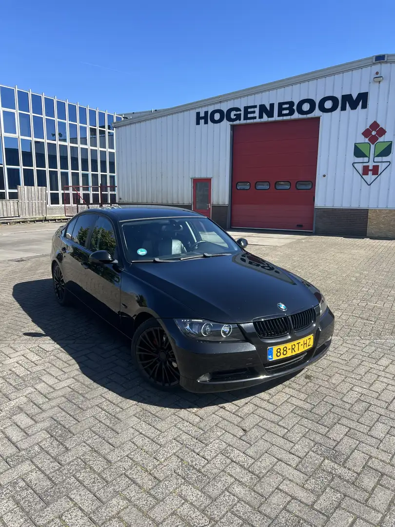 BMW 320 320i Dynamic Exec. Zwart - 1