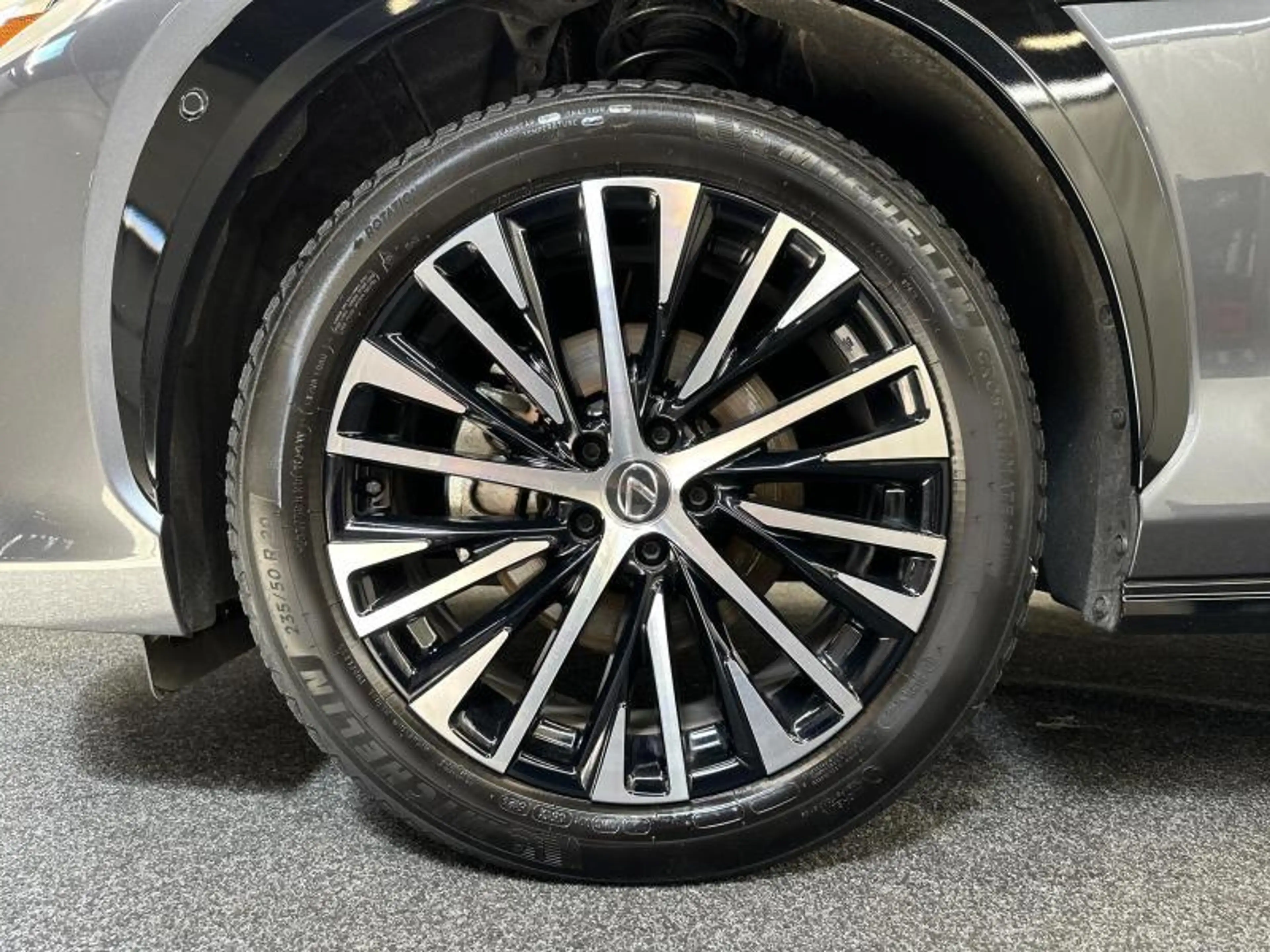 Lexus RZ Privilege Line — photo 13