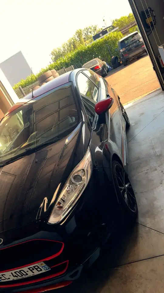 Ford Fiesta 3 portes — photo 2