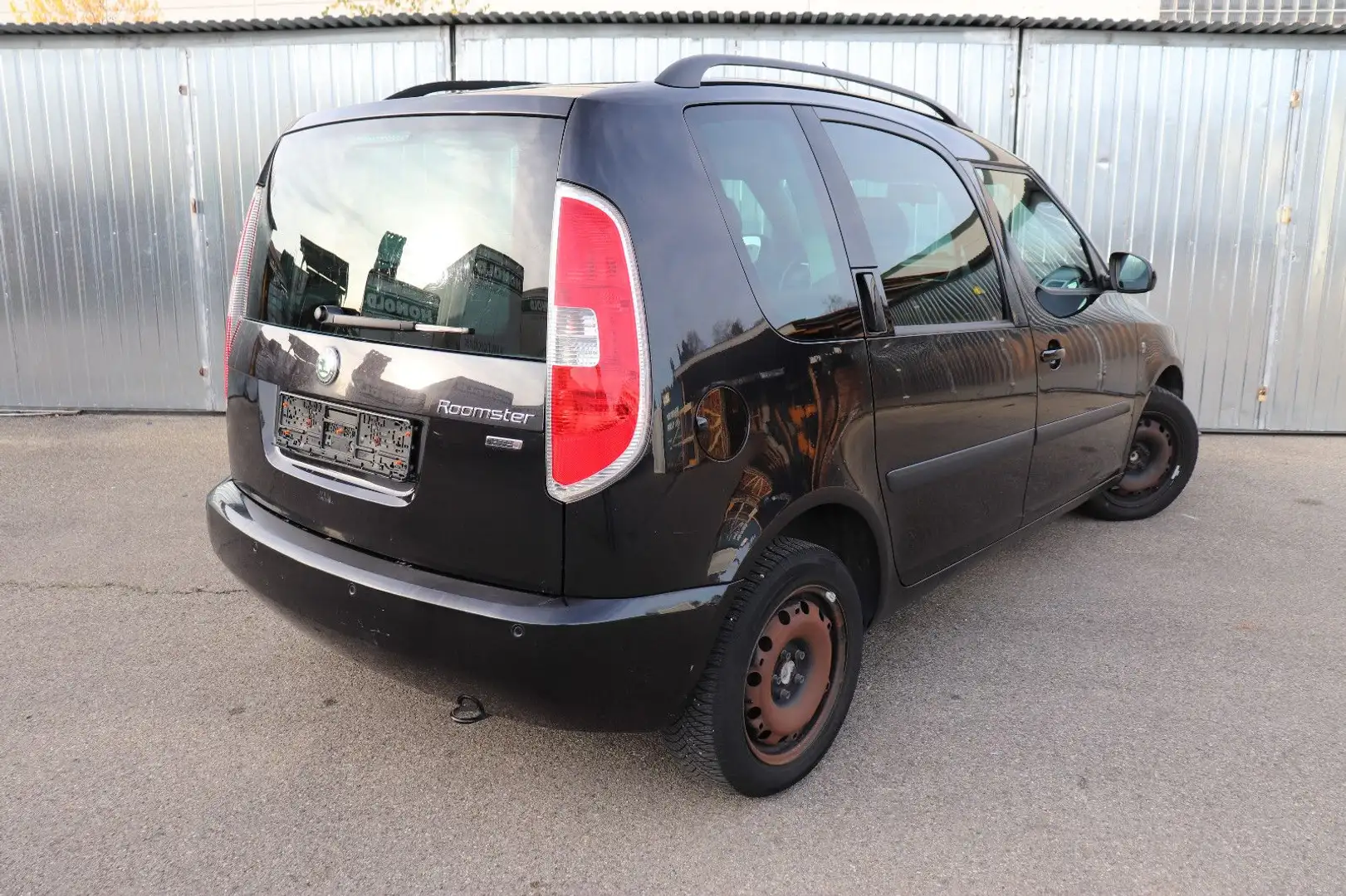 Skoda Roomster ROOMSTER Style+ Edition SITZHEIZU.KLIMAAUTOM.PDC Schwarz - 2