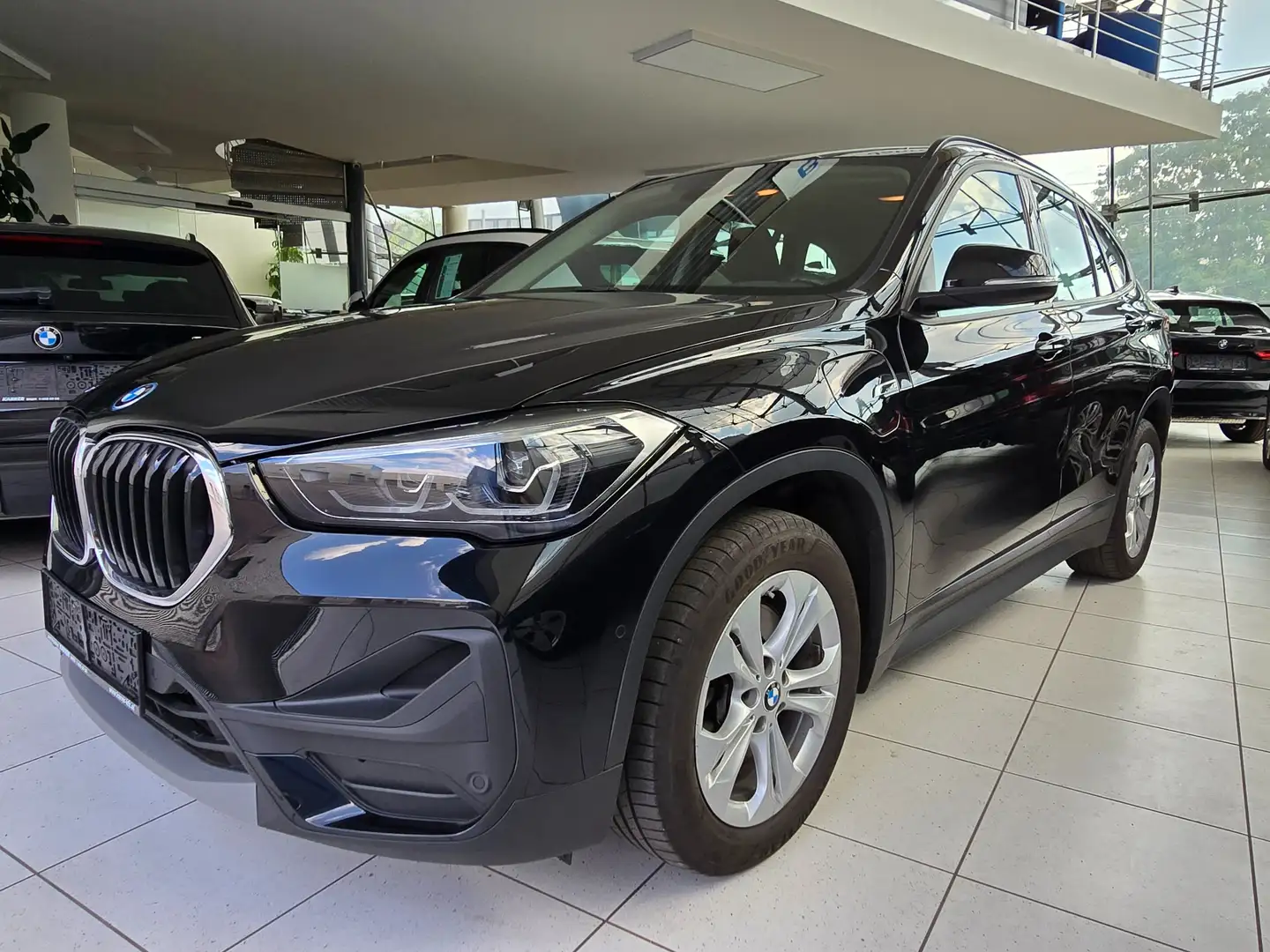BMW X1 25e Hybrid Allrad A. Harman Kardon/Rückfahrkam. Noir - 1