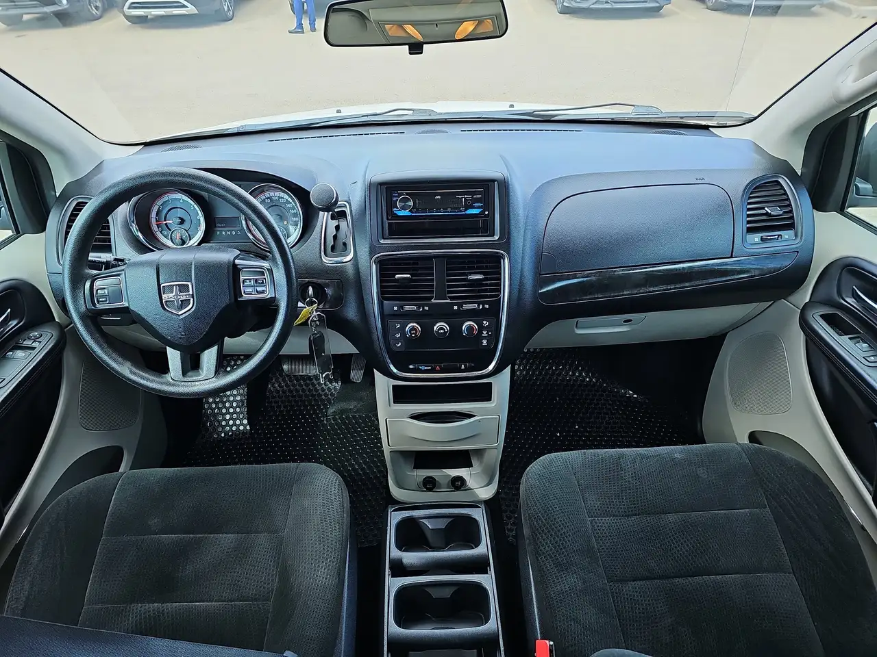 Dodge Grand Caravan photo Dodge Grand Caravan