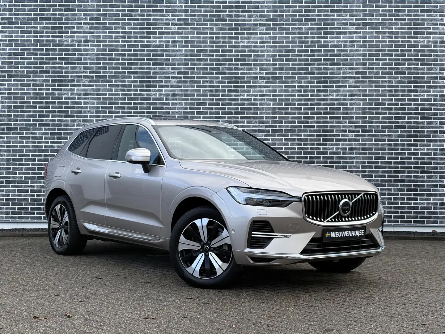 Volvo XC60 2.0 T6 Plug-in hybrid AWD Plus Bright | Adaptieve Grau - 2