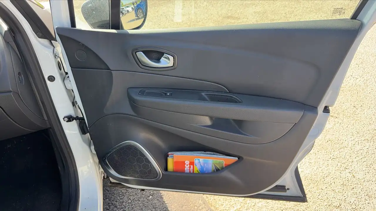 Renault Captur — photo 23