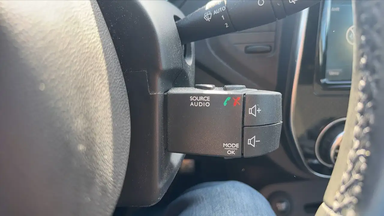 Renault Captur — photo 28