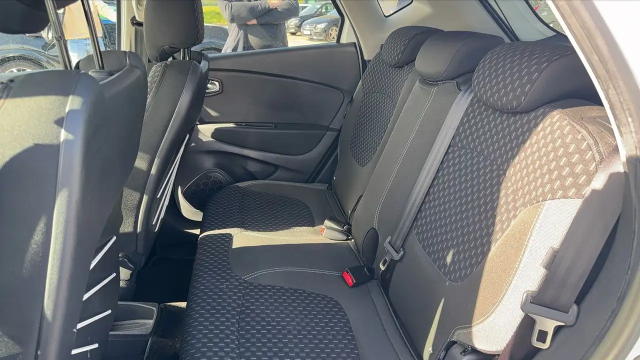 Renault Captur — photo 9