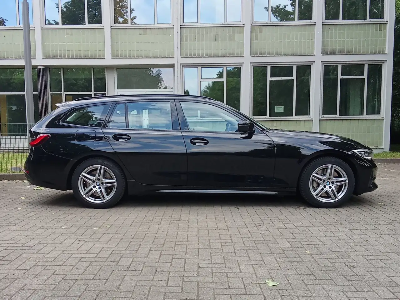 BMW 330