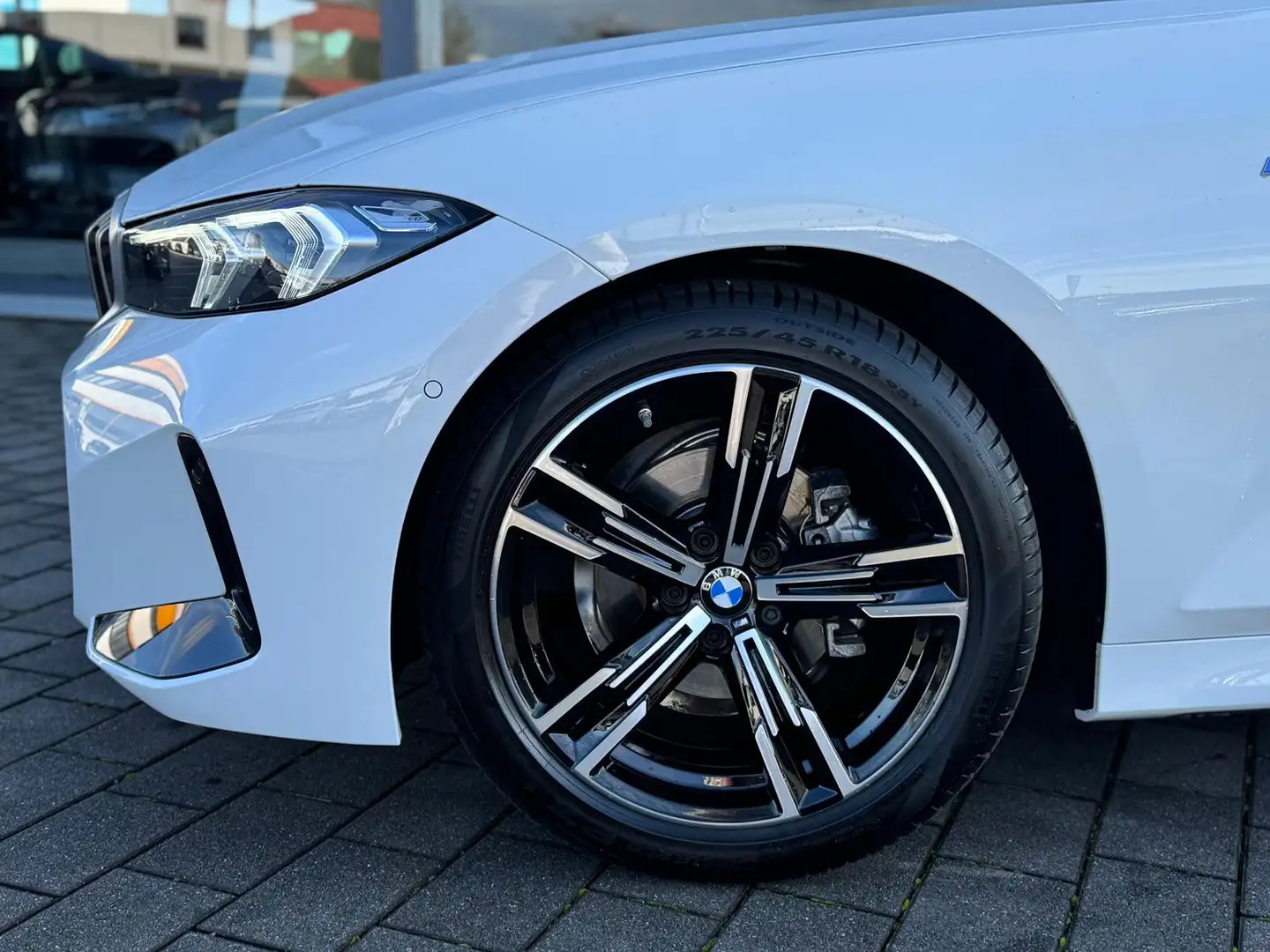 BMW 318 i M Sportpaket HARMAN°Kamera° M18-NAVI°LCI Bianco - 2